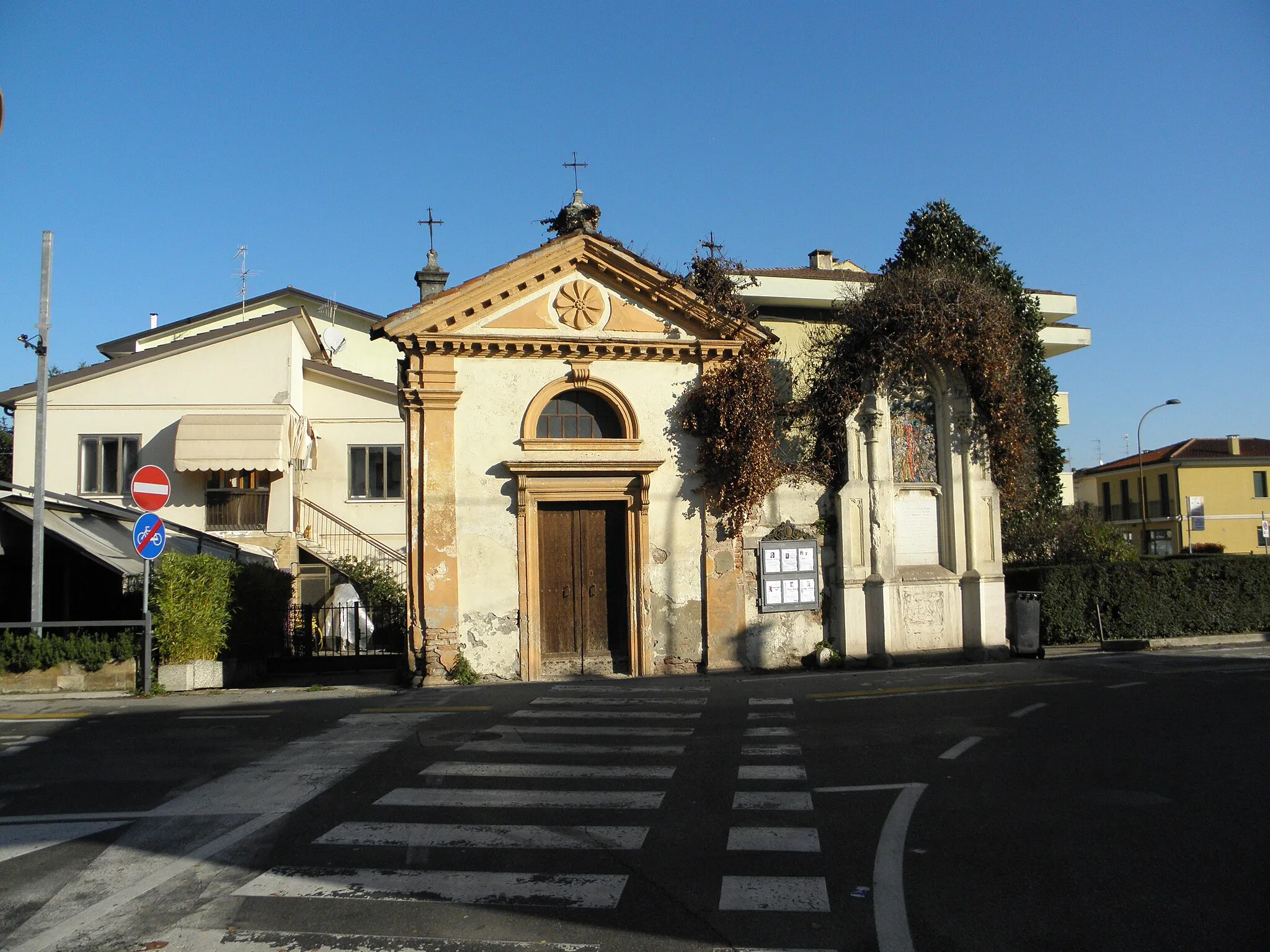 Photo showing: Este, la chiesetta dedicata a Santa Maria del Rusta posta in via Ca' Mori all'incrocio con via Azzo II d'Este.