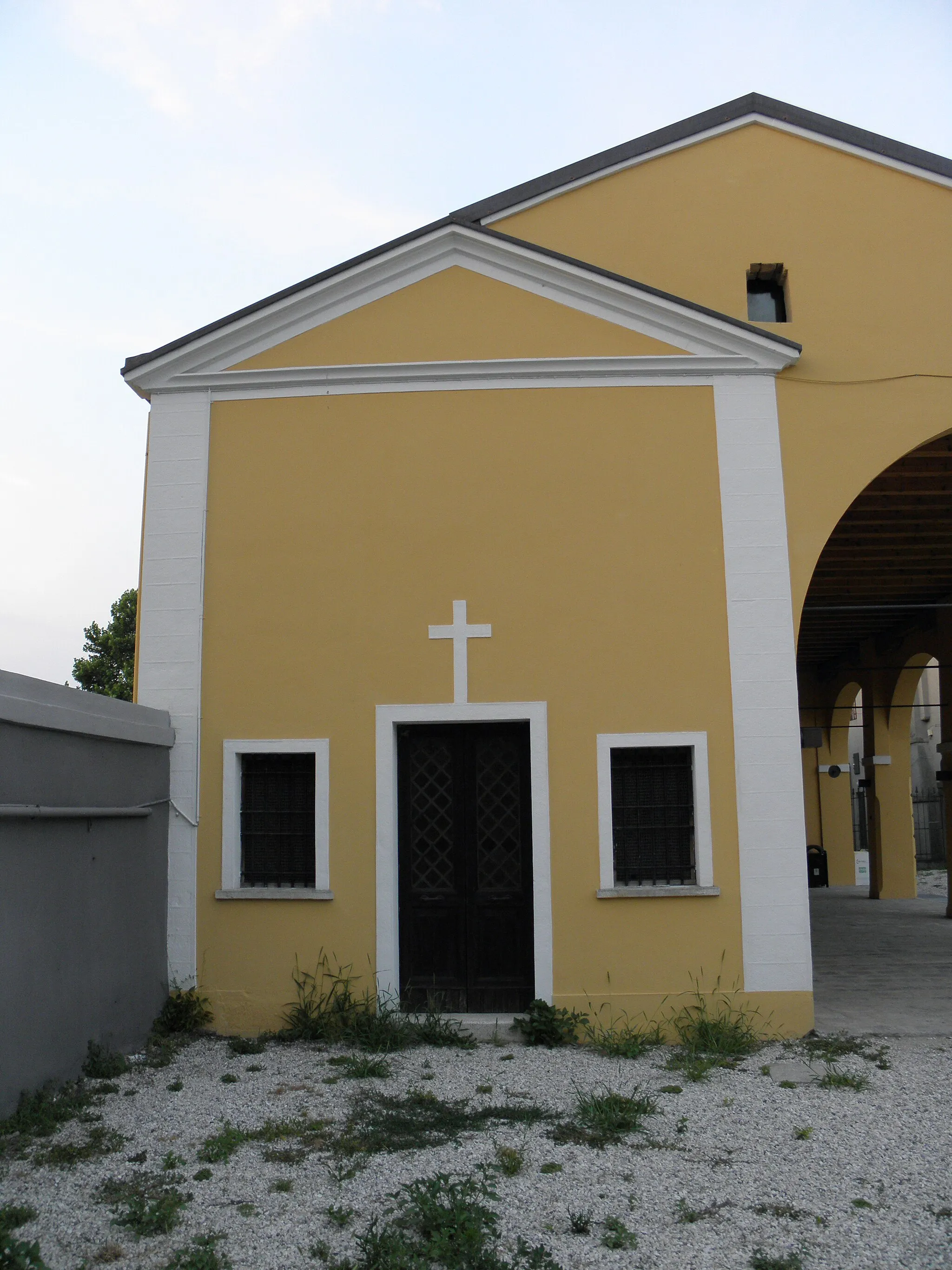 Photo showing: Selvazzano Dentro, Villa Cesarotti (XVII secolo): la cappella gentilizia integrata nella barchessa.