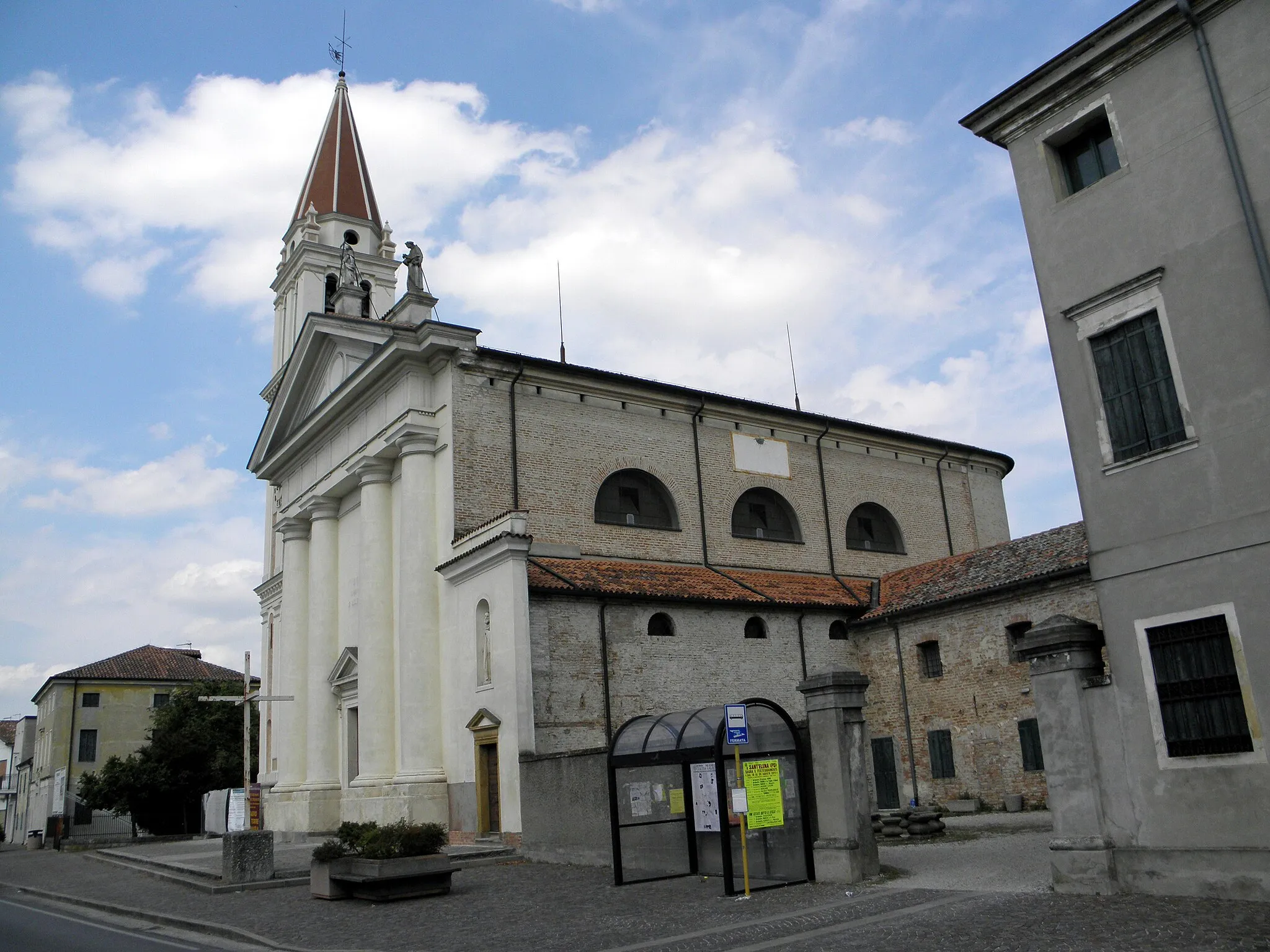 Photo showing: Sant'Elena, comune della provincia di Padova: la chiesa parrocchiale intitolata a Sant'Elena.