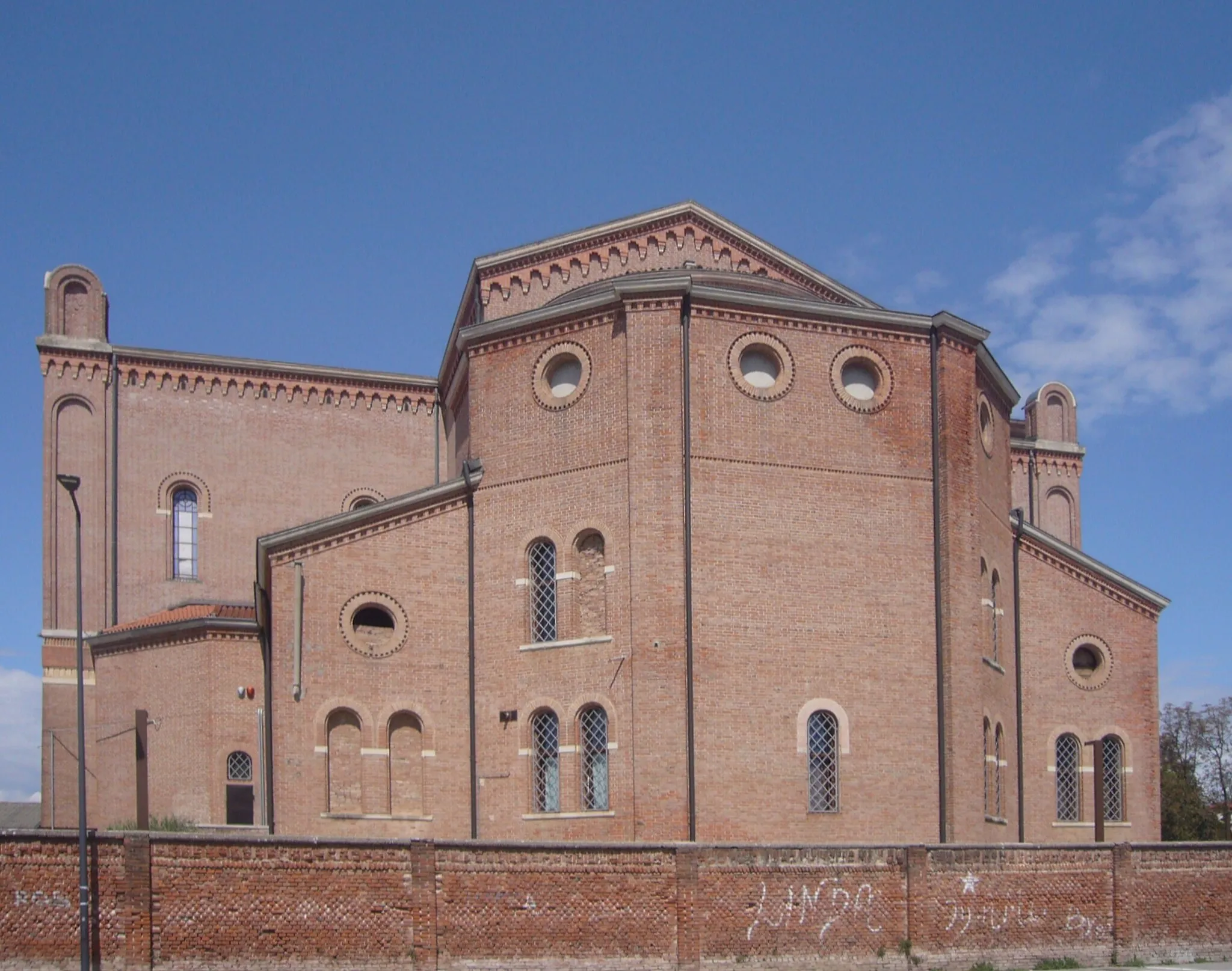 Photo showing: L'abside del Duomo di San Martino di Lupari