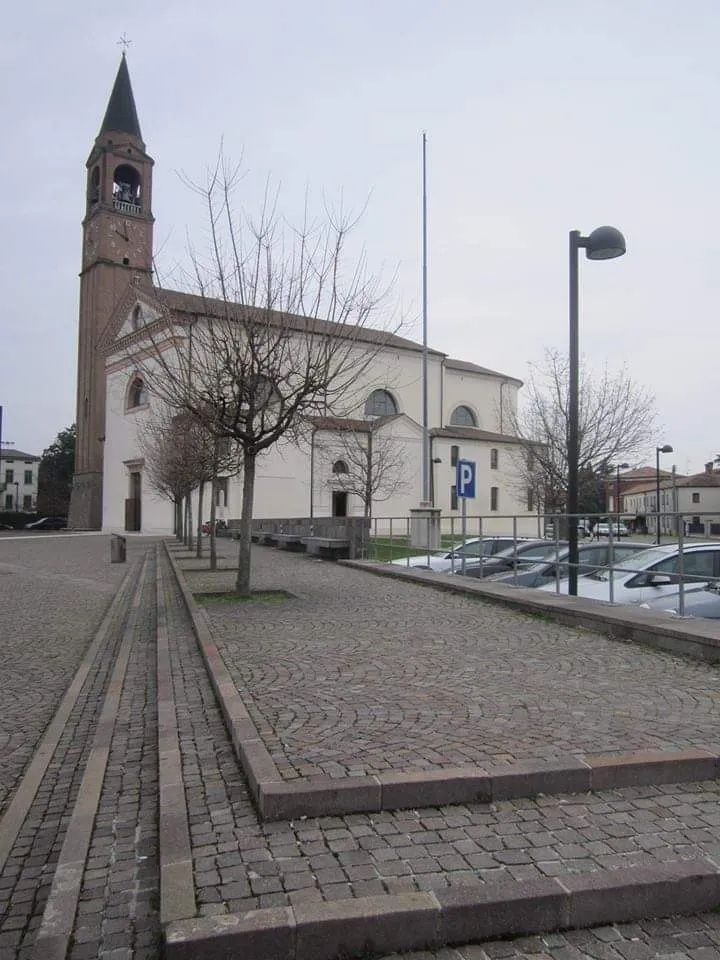 Photo showing: Town Centre of Arsego