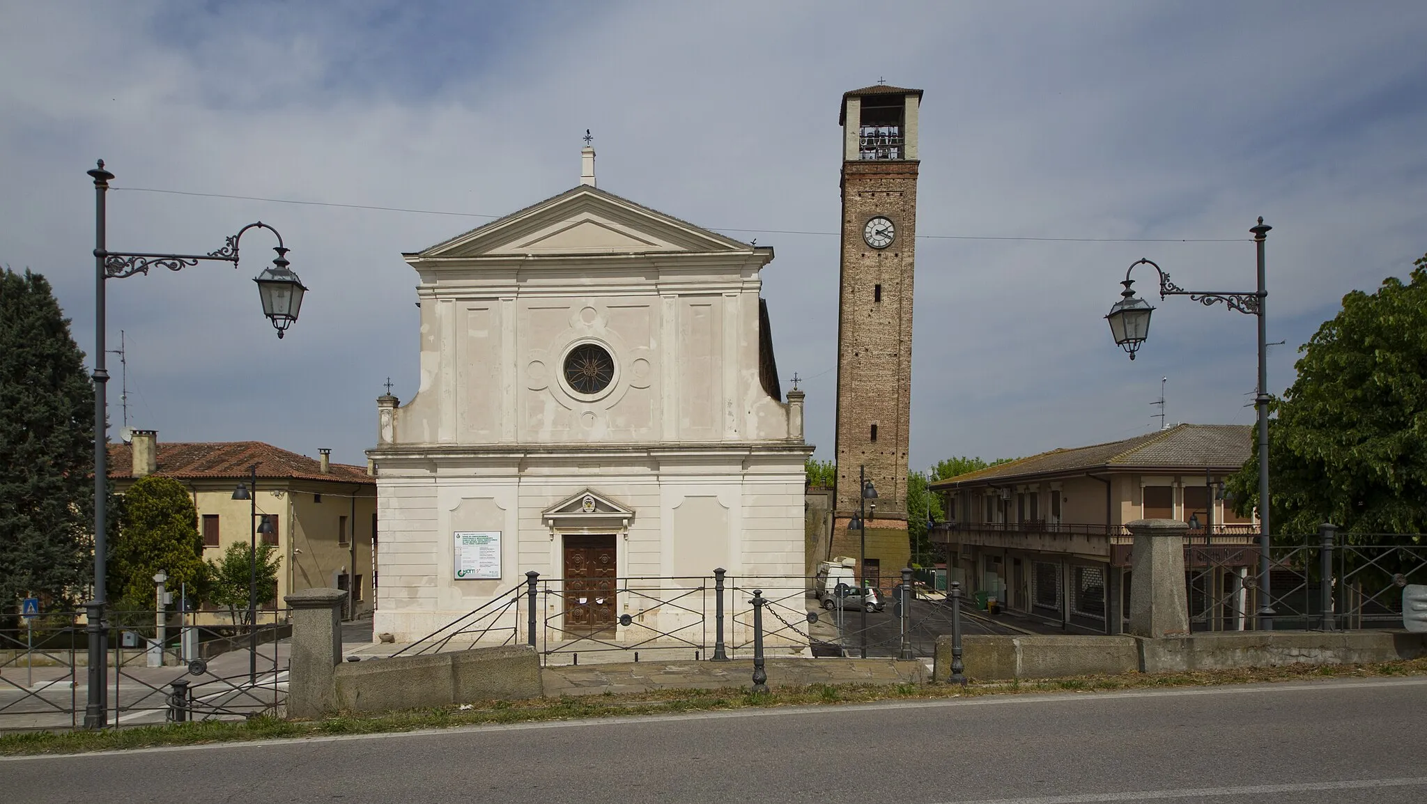 Photo showing: La Chiesa parrocchiale di San Michele, Canda, Rovigo, Veneto, Italy