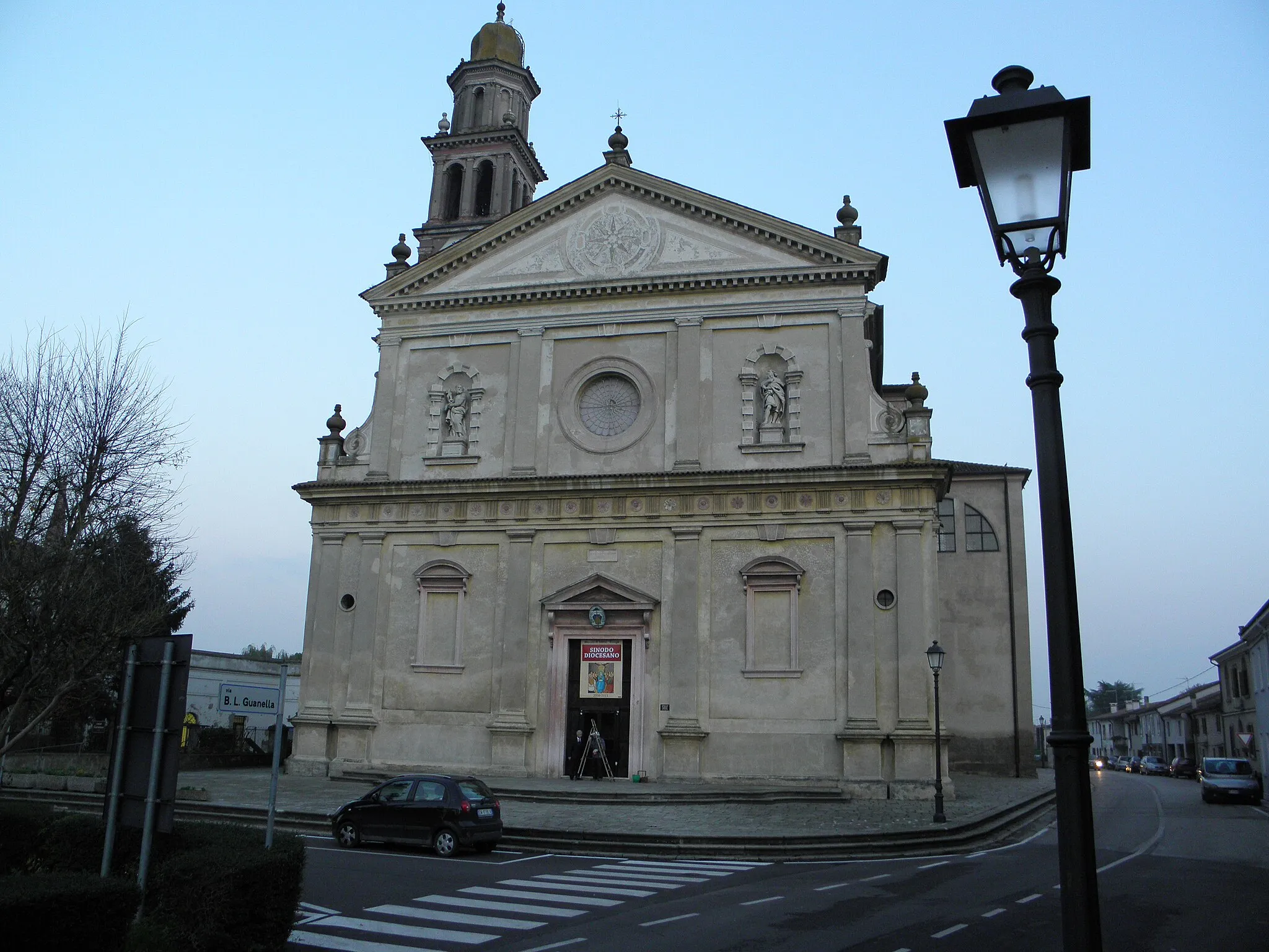 Photo showing: Chiesa parrocchiale dei Santi Pietro e Paolo apostoli a Fratta Polesine.