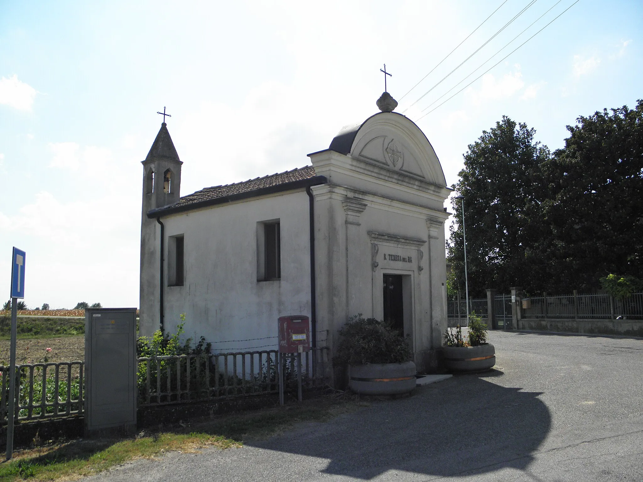 Photo showing: Caporumiatti, frazione di Frassinelle Polesine: l'oratorio di Santa Teresa (di Lisieux) del Bambino Gesù.