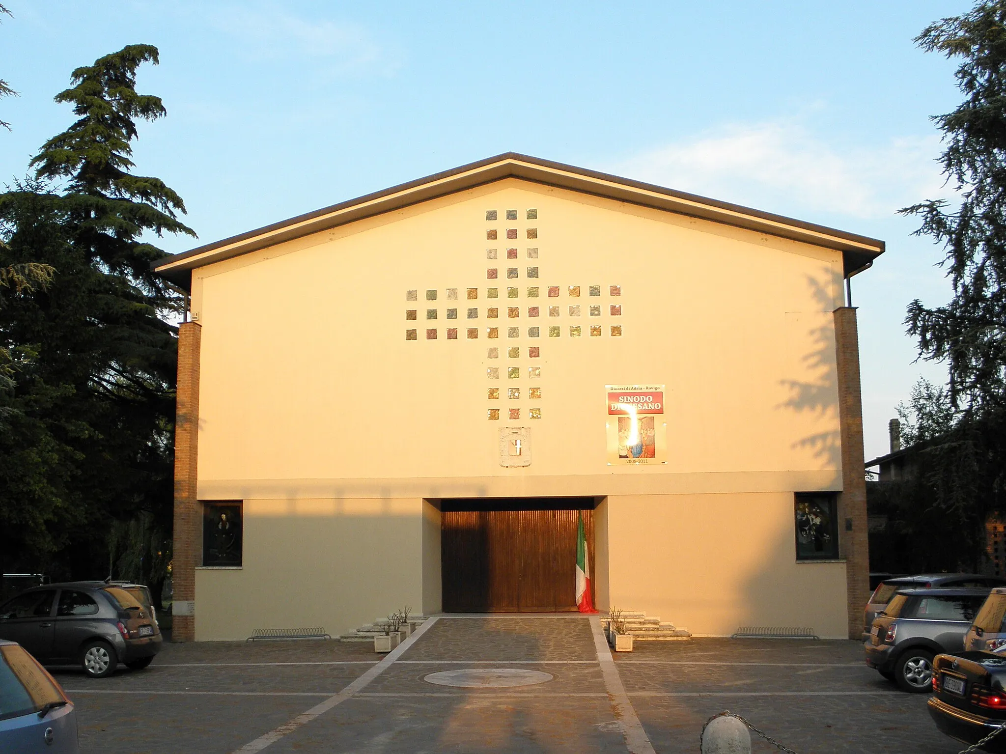 Photo showing: Frassinelle Polesine: la chiesa parrocchiale di Santa Maria Assunta