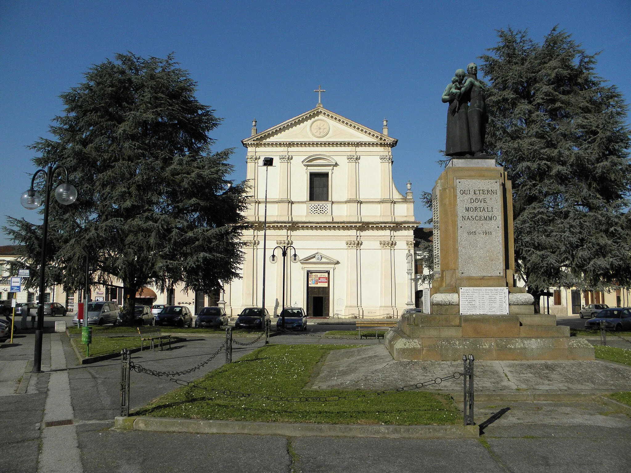 Photo showing: Stienta, provincia di Rovigo: la parrocchiale di Santo Stefano, papa e martire.