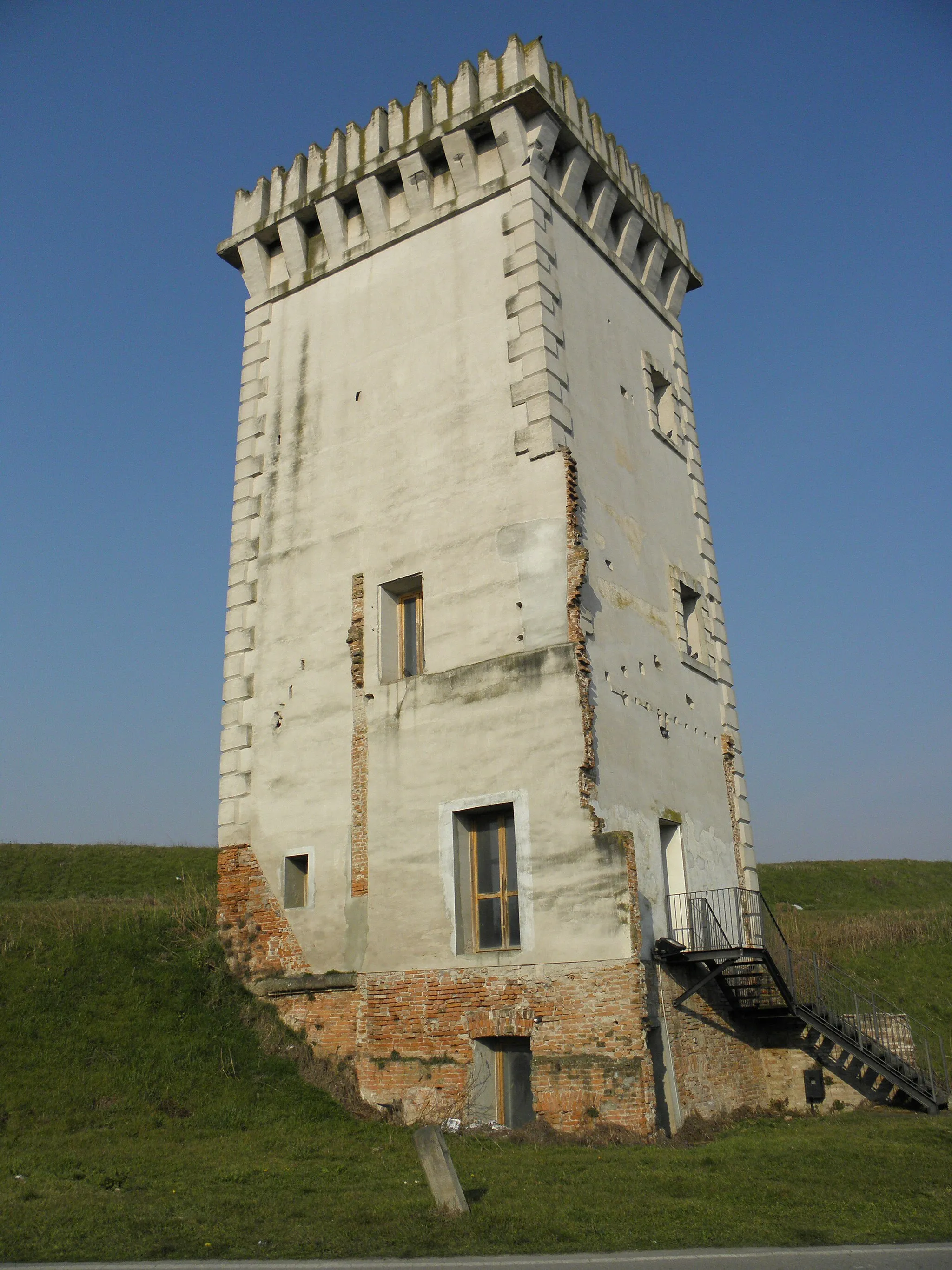 Photo showing: Lusia, Torre di Villa Morosini rimasta distrutta nei bombardamenti della seconda guerra mondiale.