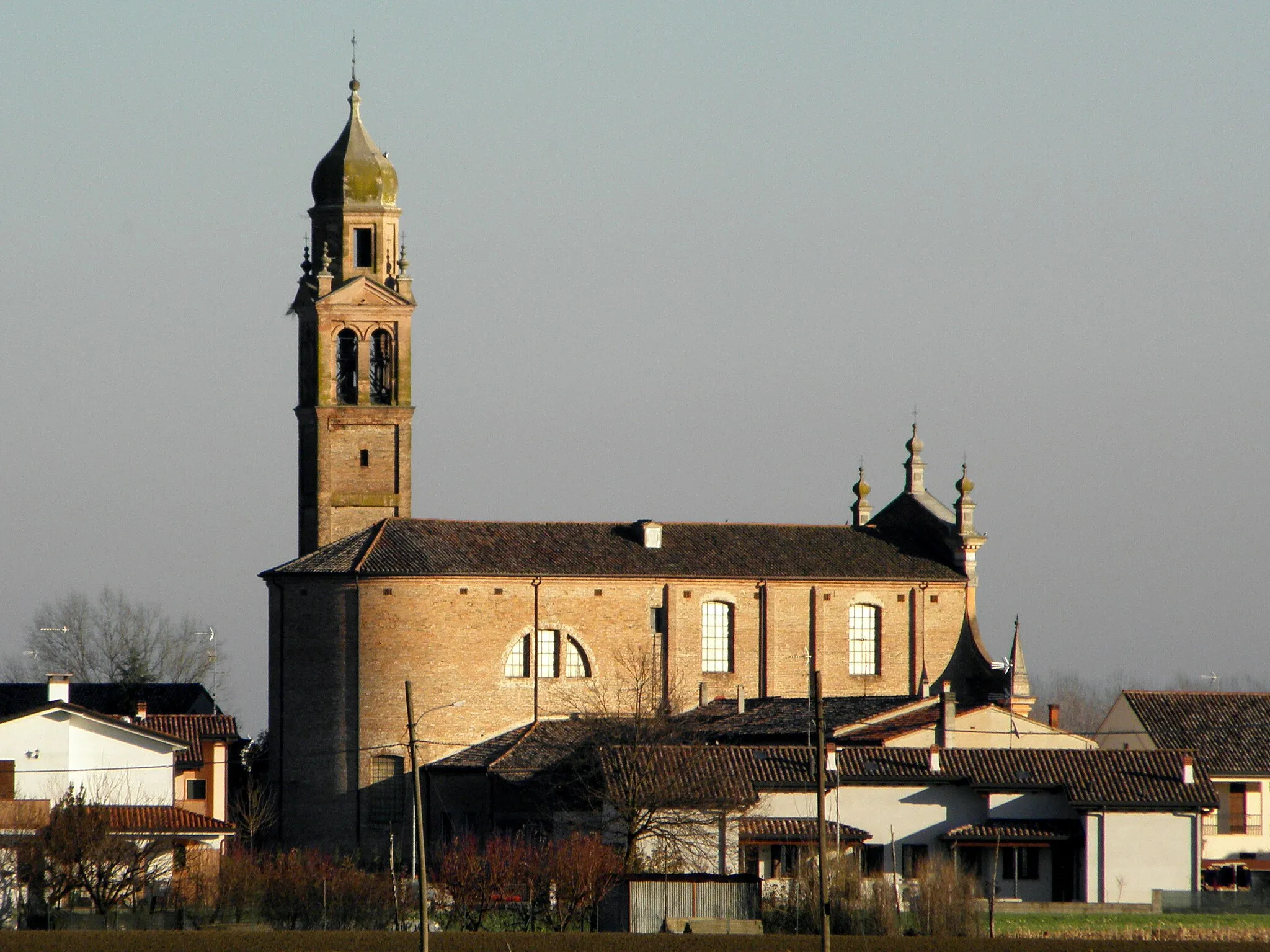 Photo showing: Salara, la chiesa parrocchiale di San Valentino vista dall'ex Monastero di Santa Croce.