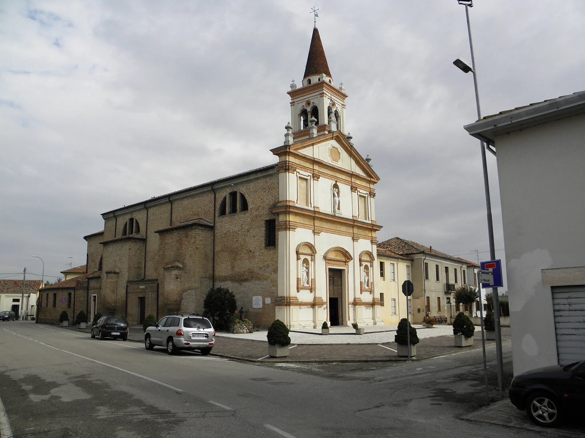 Photo showing: Chiesa Parrocchiale di San Domenico, situata a Guarda Veneta, provincia di Rovigo. Vista da Via 25 aprile.