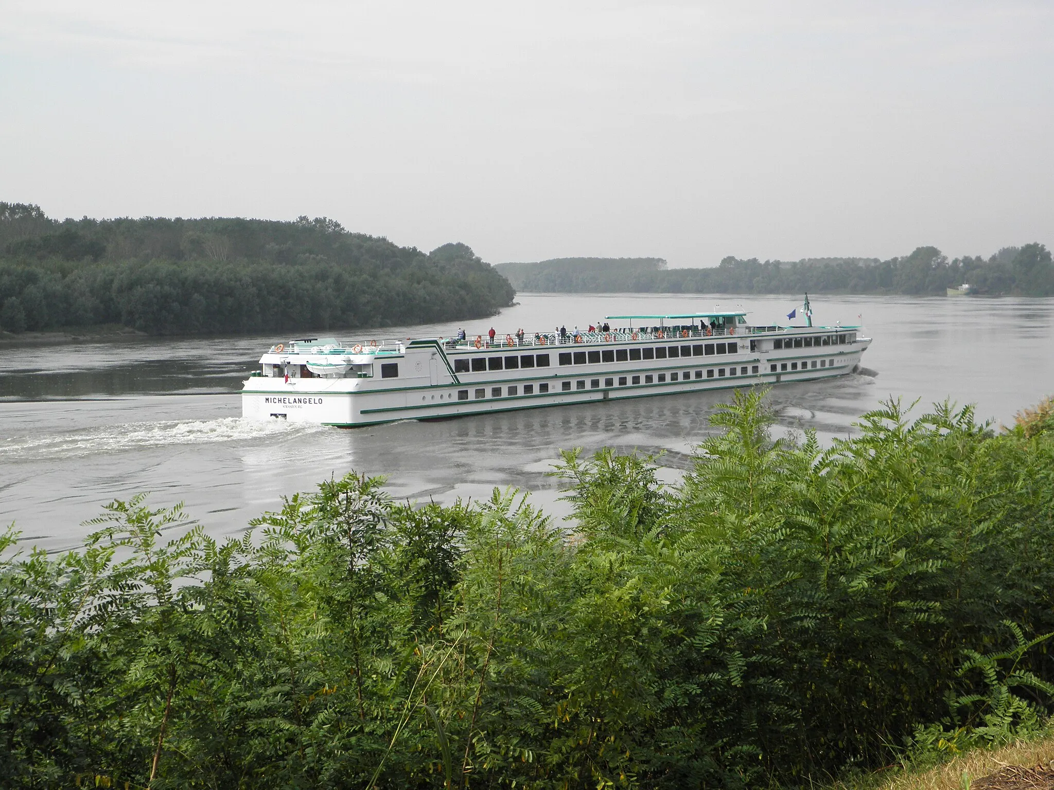 Photo showing: River cruise ship Michelangelo on Po River in Guarda Veneta municipality, province of Rovigo.