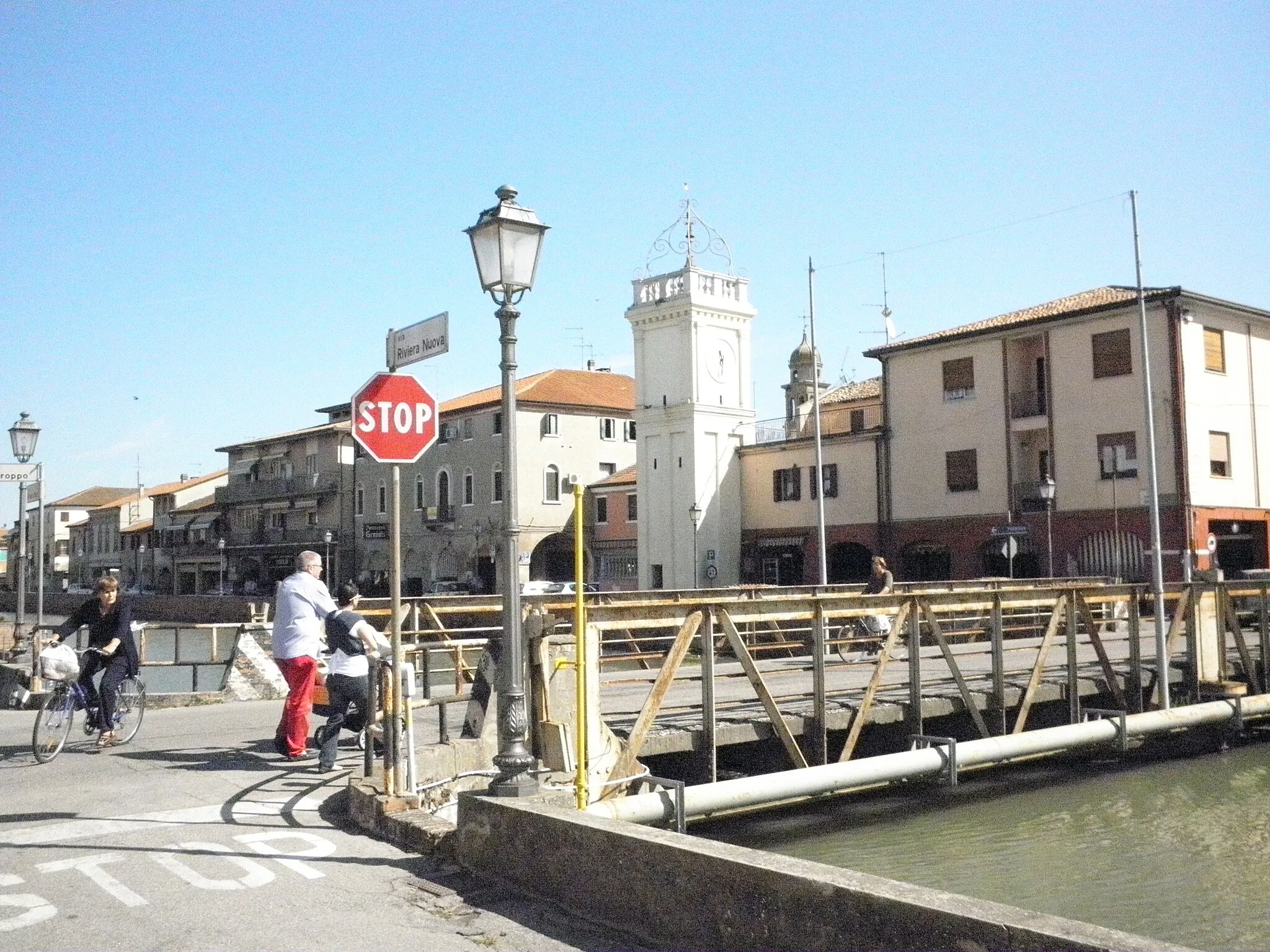 Photo showing: Loreo: il ponte mobile, ora però non più operativo, su Via Roma.