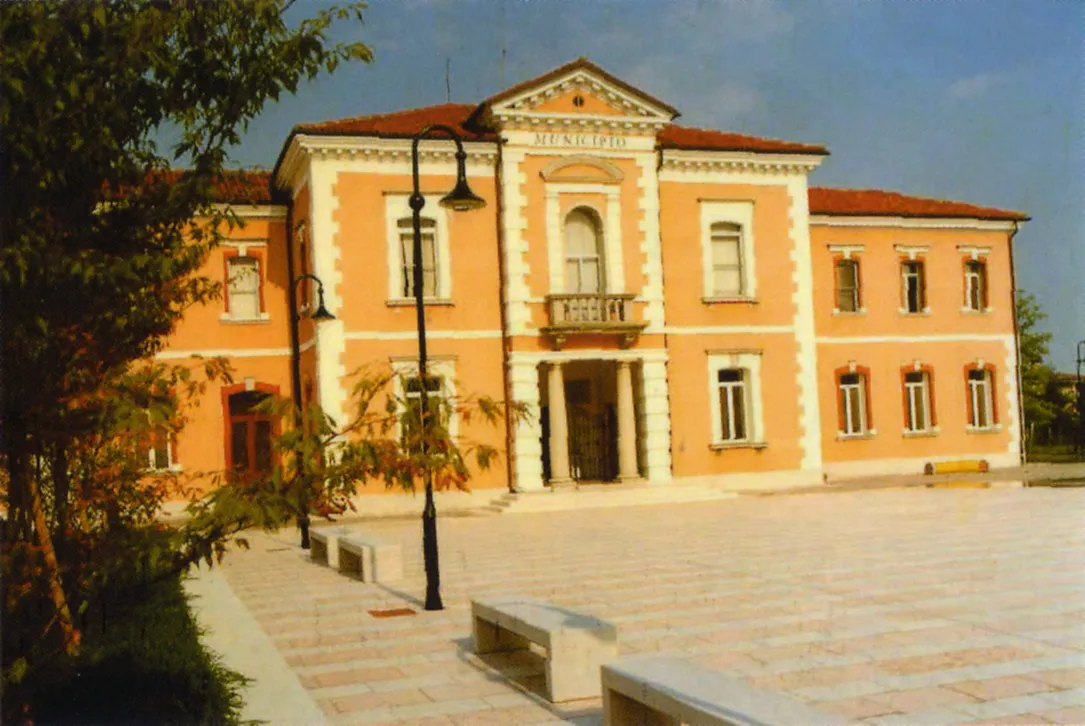 Photo showing: Municipio di Loria