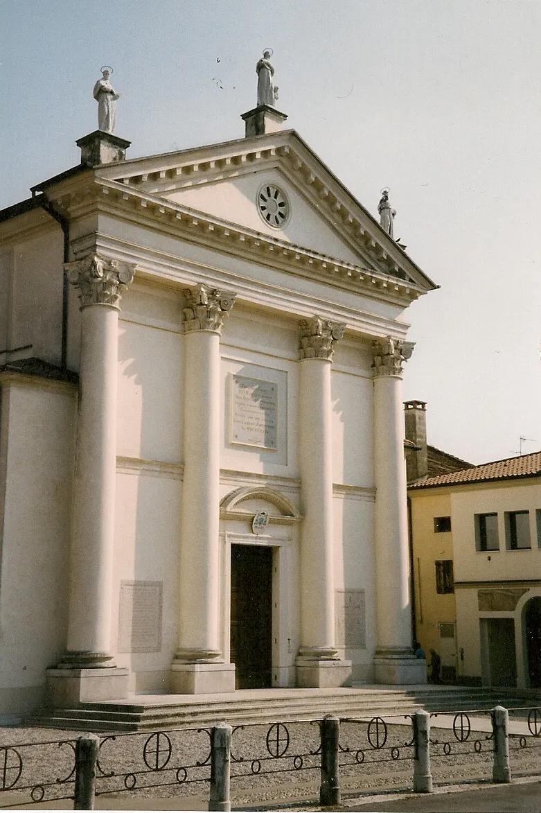 Photo showing: Façade de l'église d'Istrana (Vénétie)