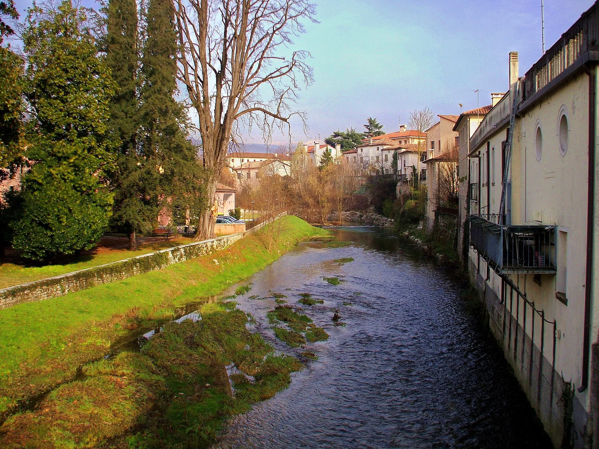 Photo showing: The Soligo river in the centre of Pieve di Soligo, Italy