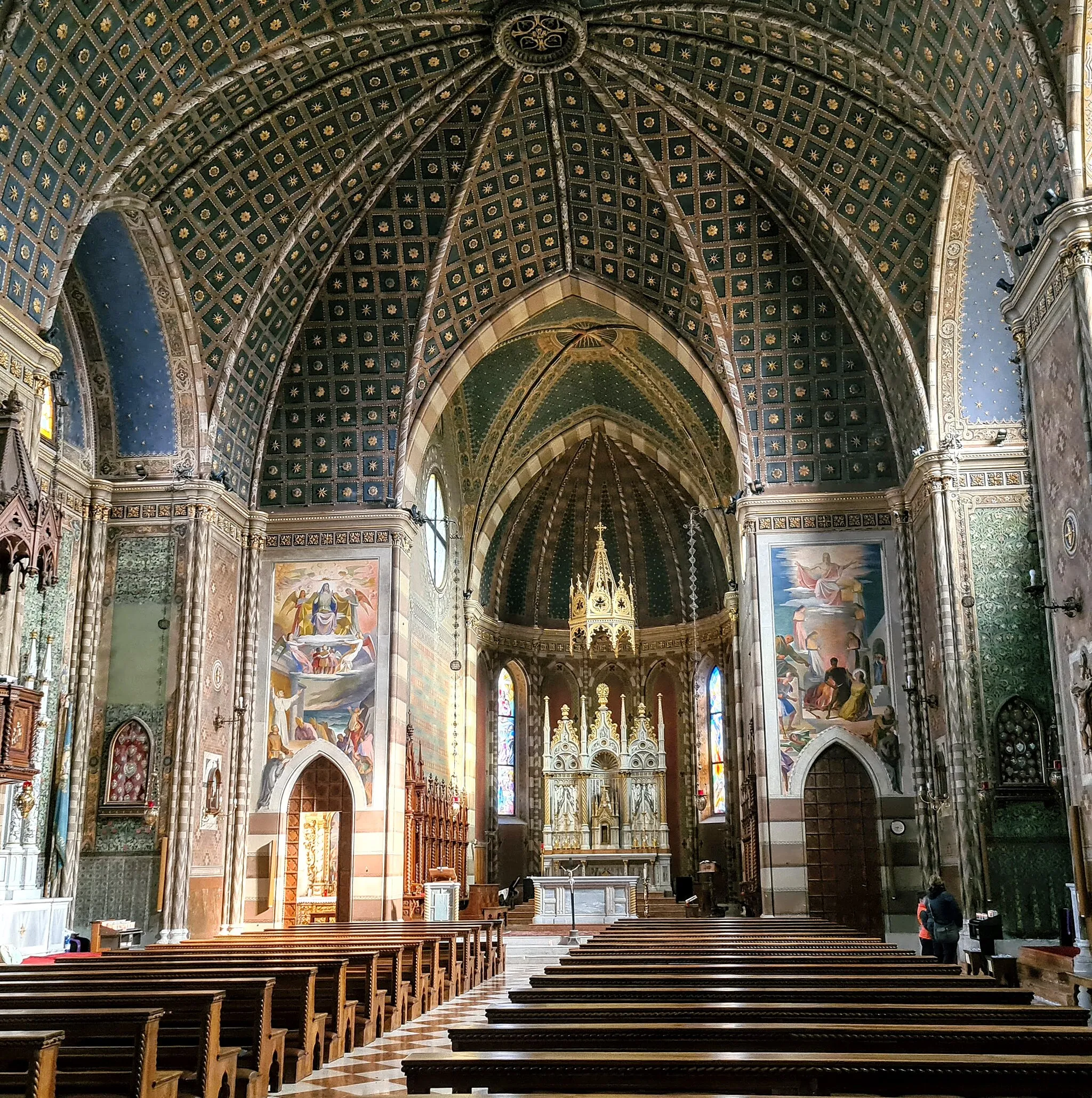 Photo showing: L'interno della chiesa parrocchiale di Santa Lucia di Piave