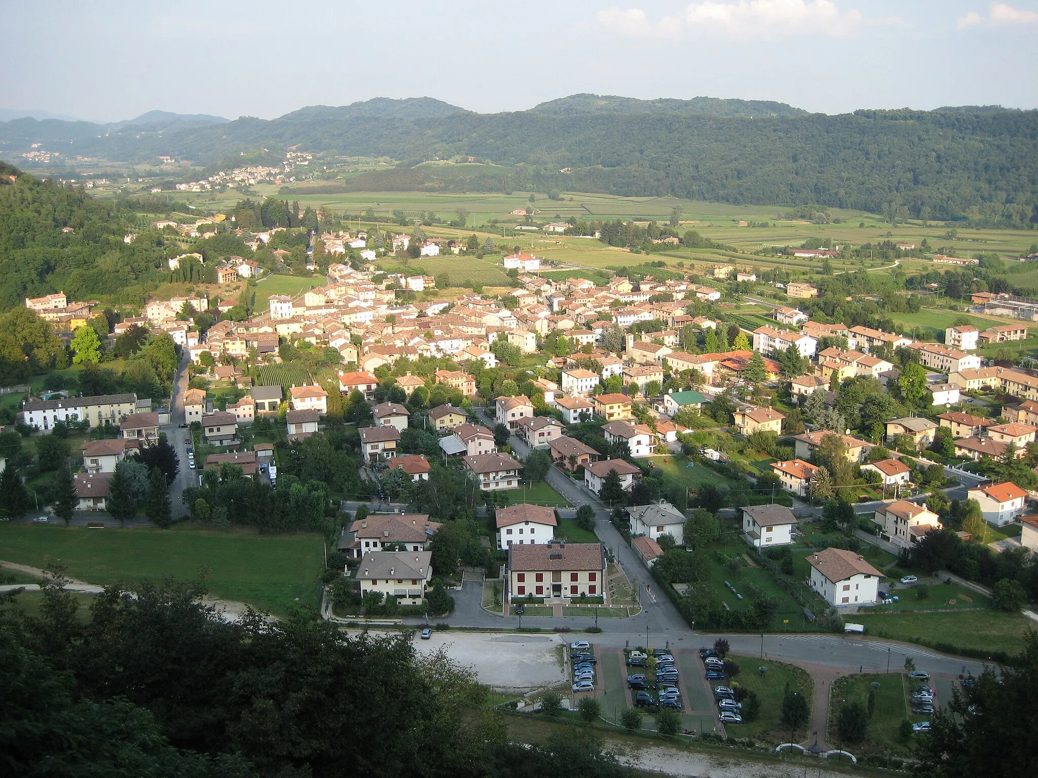 Photo showing: Cison di Valmarino vista da Castelbrando