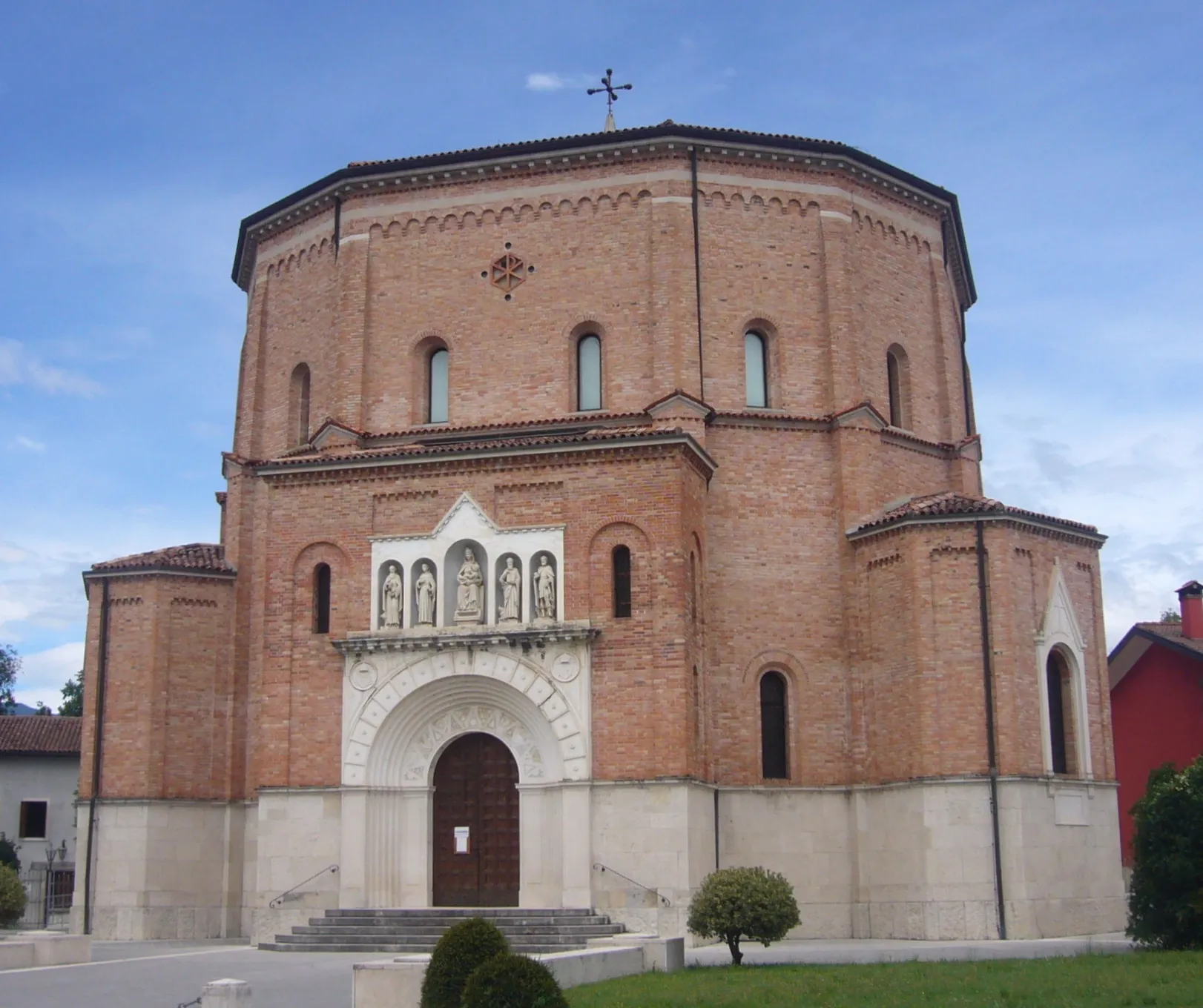 Photo showing: La chiesa parrocchiale di San Leonardo a Moriago della Battaglia