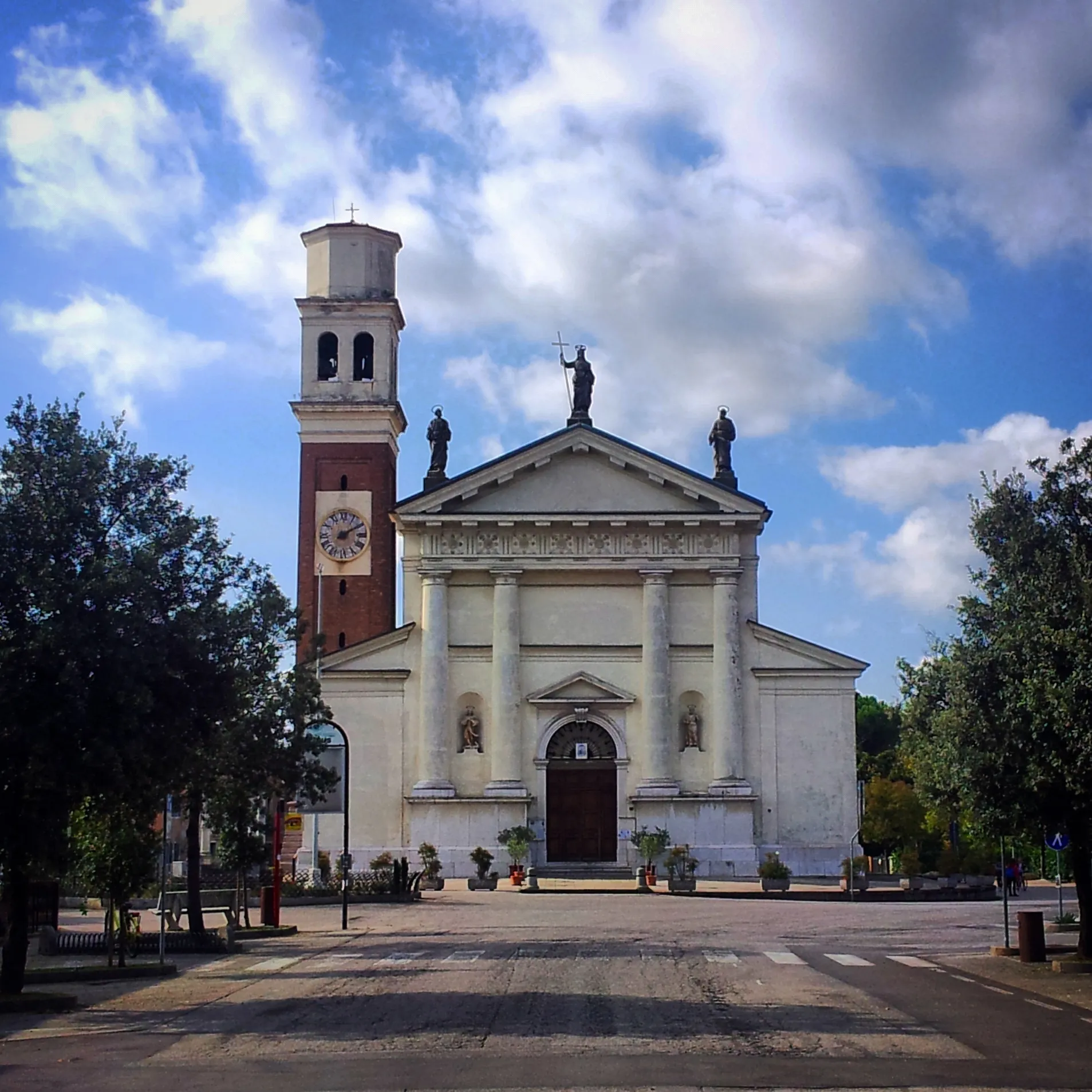 Photo showing: Christian church located in Preganziol, Italy, the Seat of the Parish of Saint Urban, patron saint of the city.