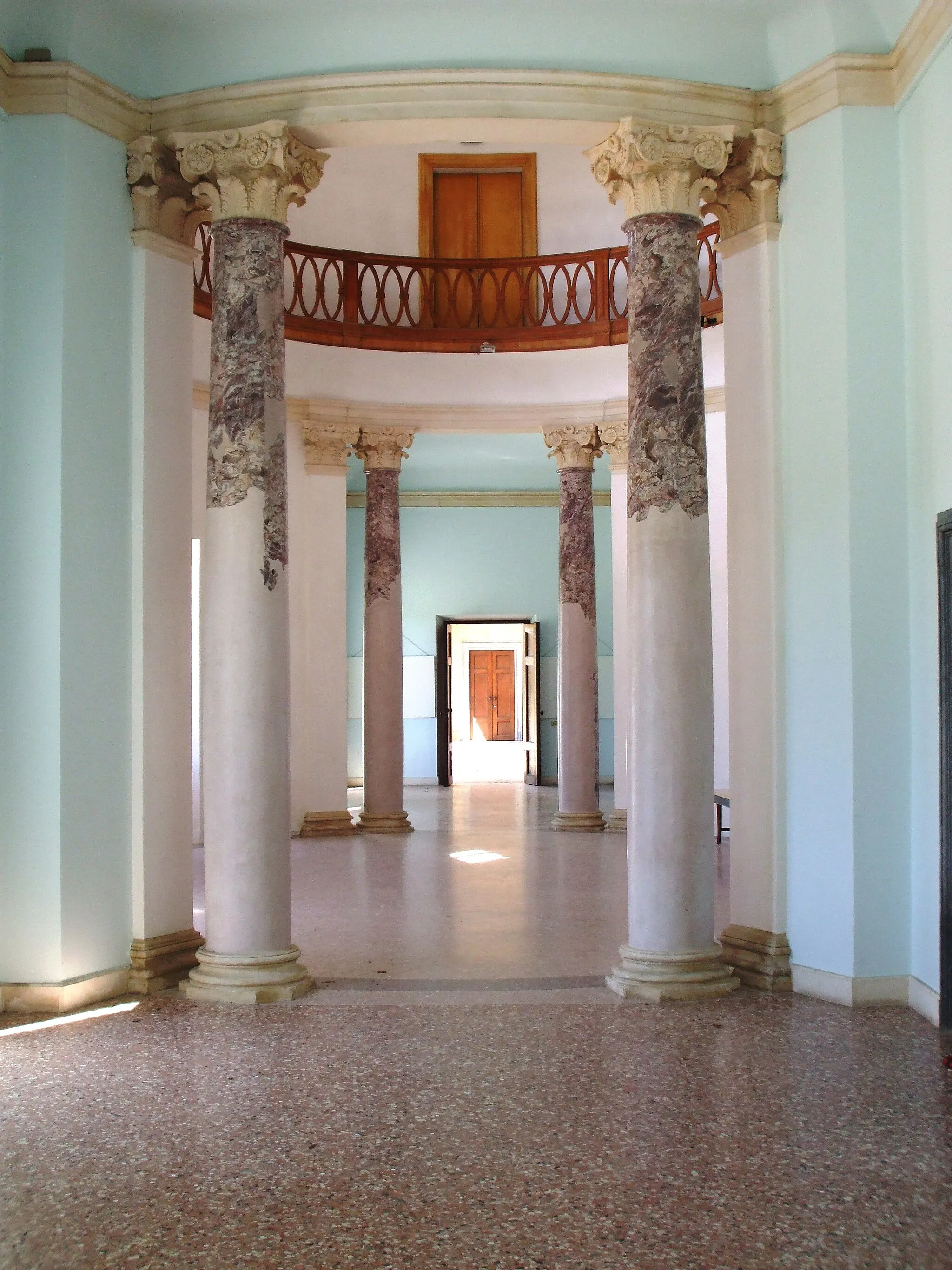 Photo showing: oval hall