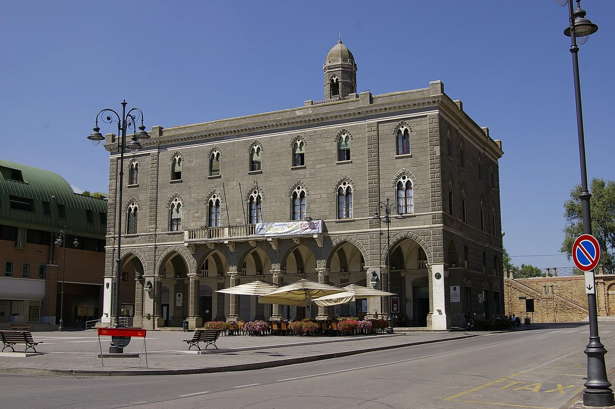 Photo showing: palazzo barbiani sede del municipio, vista del retro porticato. (1892)