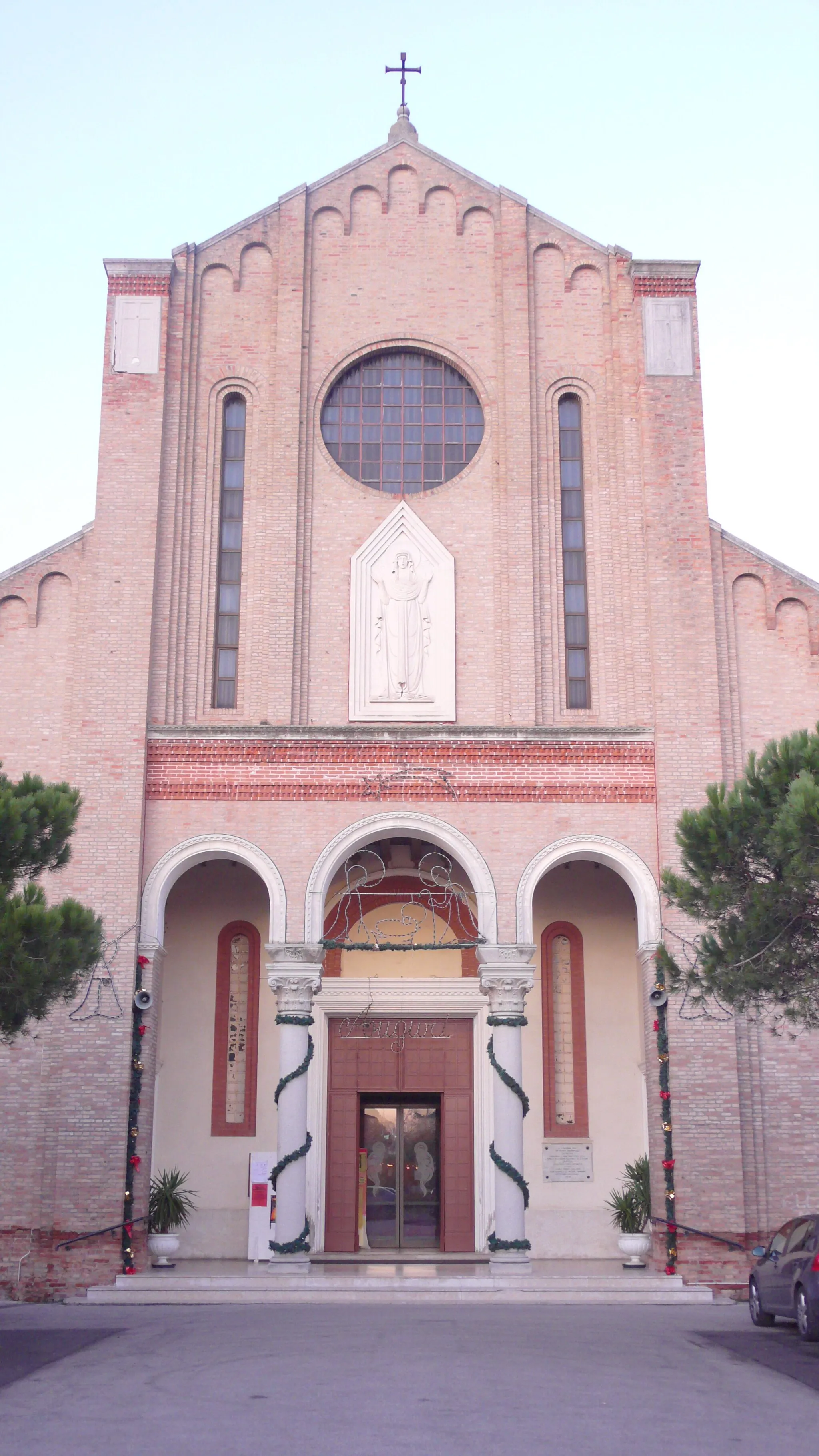 Photo showing: Foto del Duomo di Eraclea d'inverno.