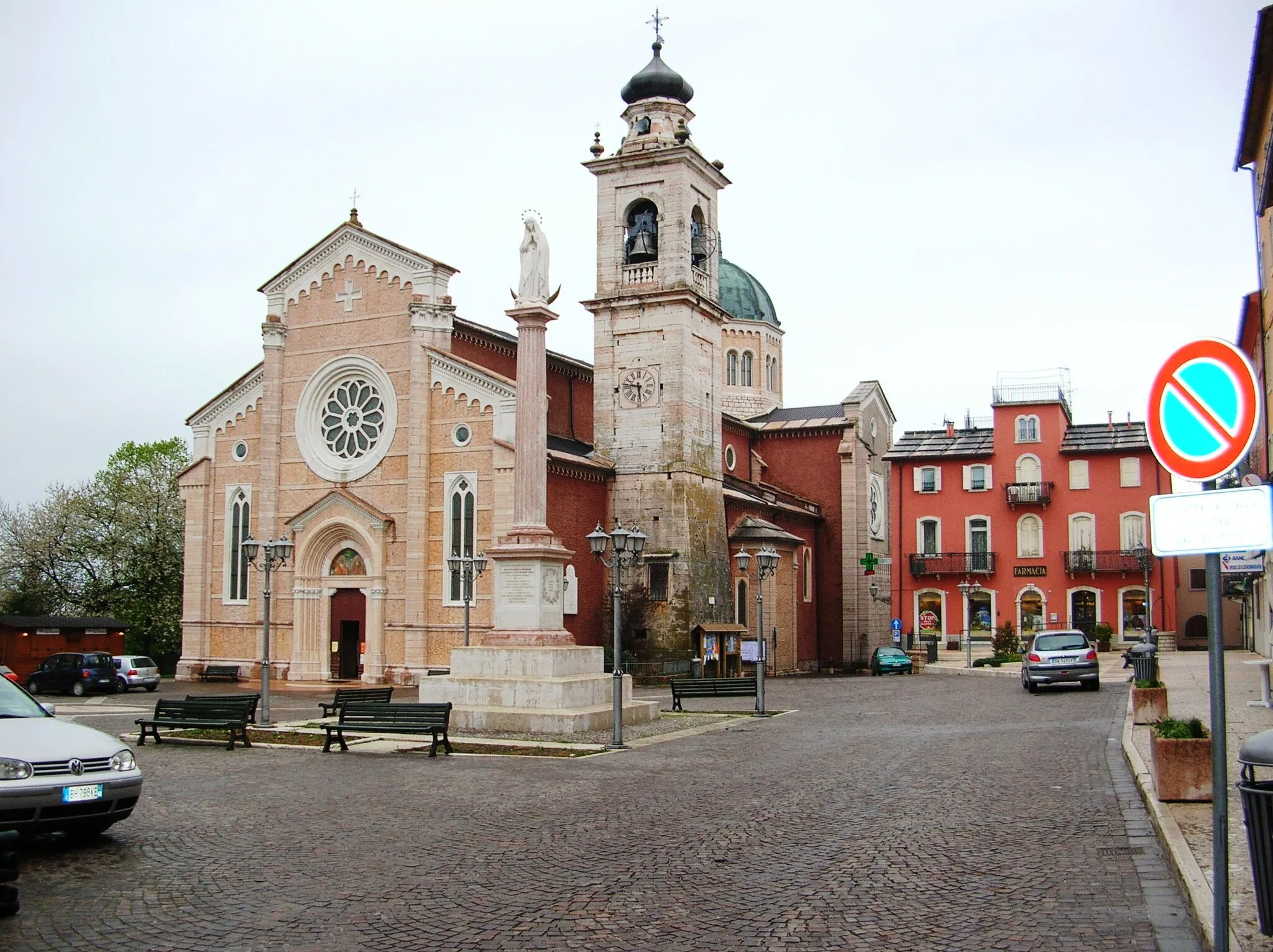 Photo showing: Piazza di Boscochiesanuova