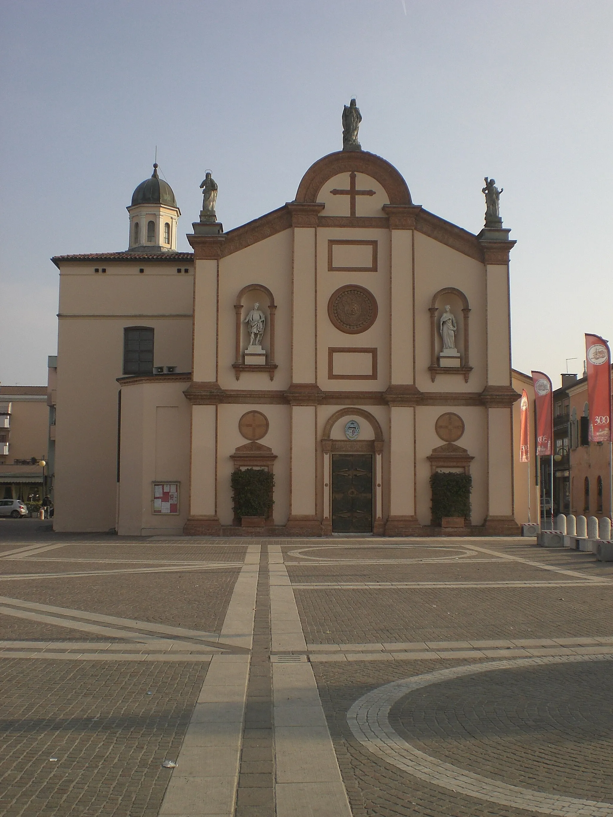 Photo showing: Robegano, frazione di Salzano: la chiesa parrocchiale della Beata Vergine delle Grazie e Santi Giacomo e Cristoforo.