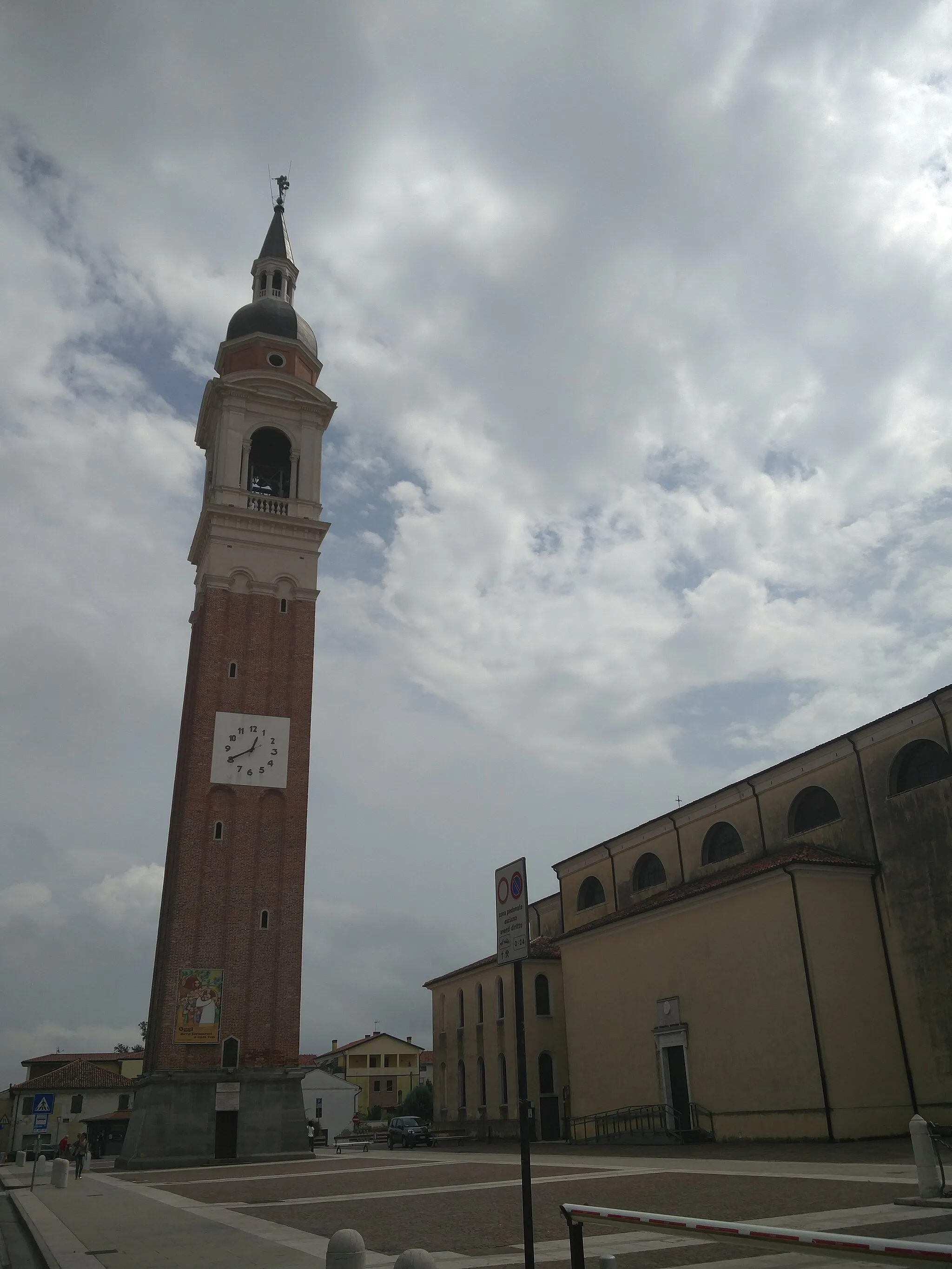 Photo showing: Campanile di Salzano visto da via Roma