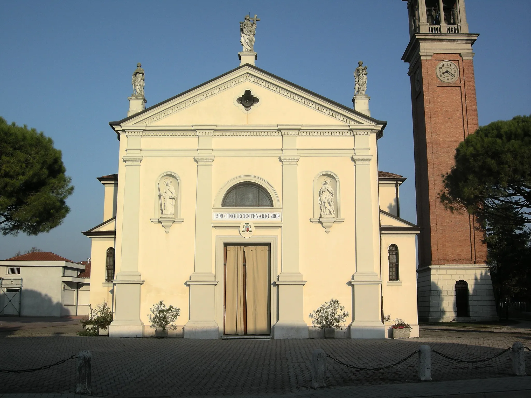 Photo showing: Cervellin, opera propria, Chiesa di Croce di Musile di Piave VE Italy,GFDL lic., data 31.10.2009