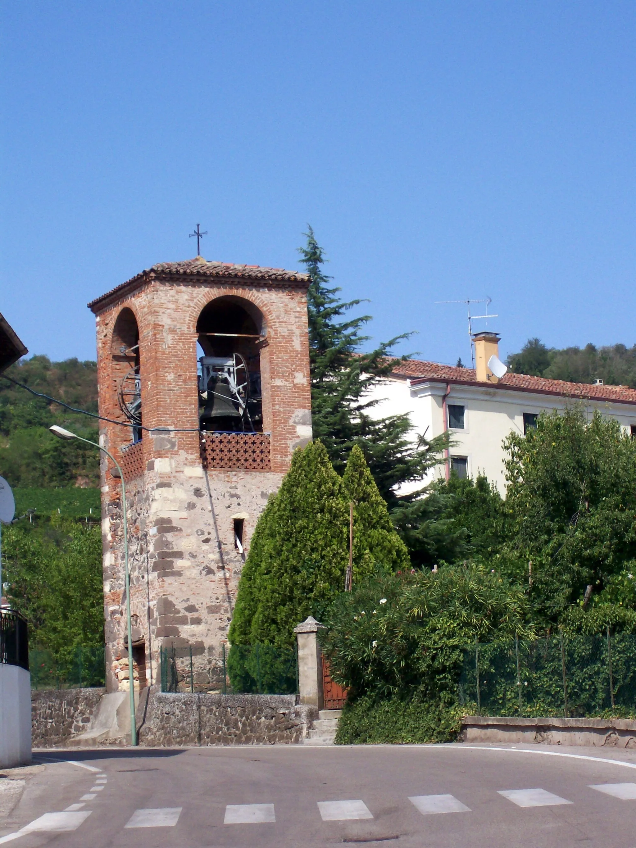 Photo showing: Campanile della chiesa parrocchiale di Santa Maria Maddalena in Terrossa di Roncà (VR).