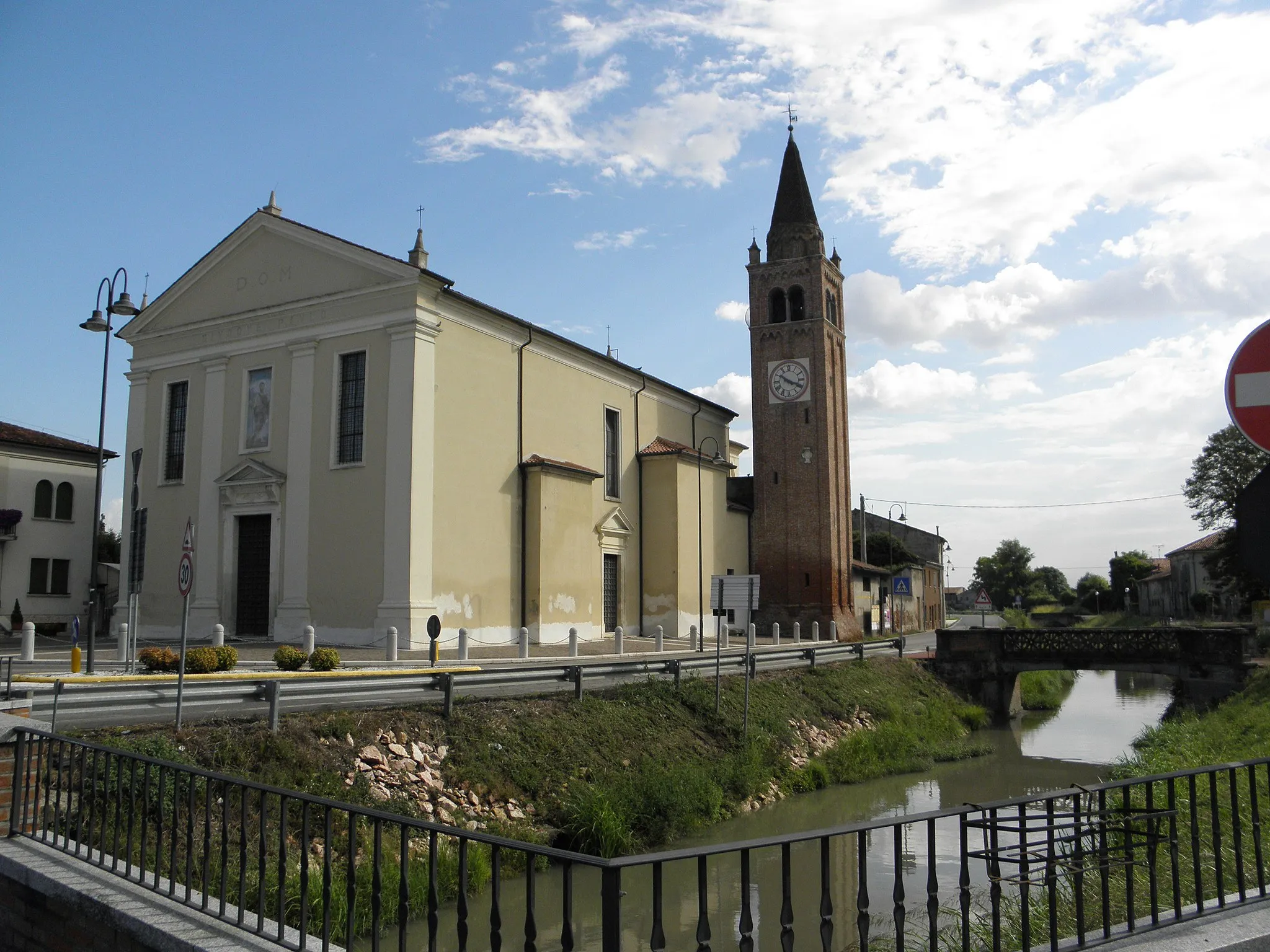 Photo showing: Terrazzo, la chiesa parrocchiale di San Paolo.