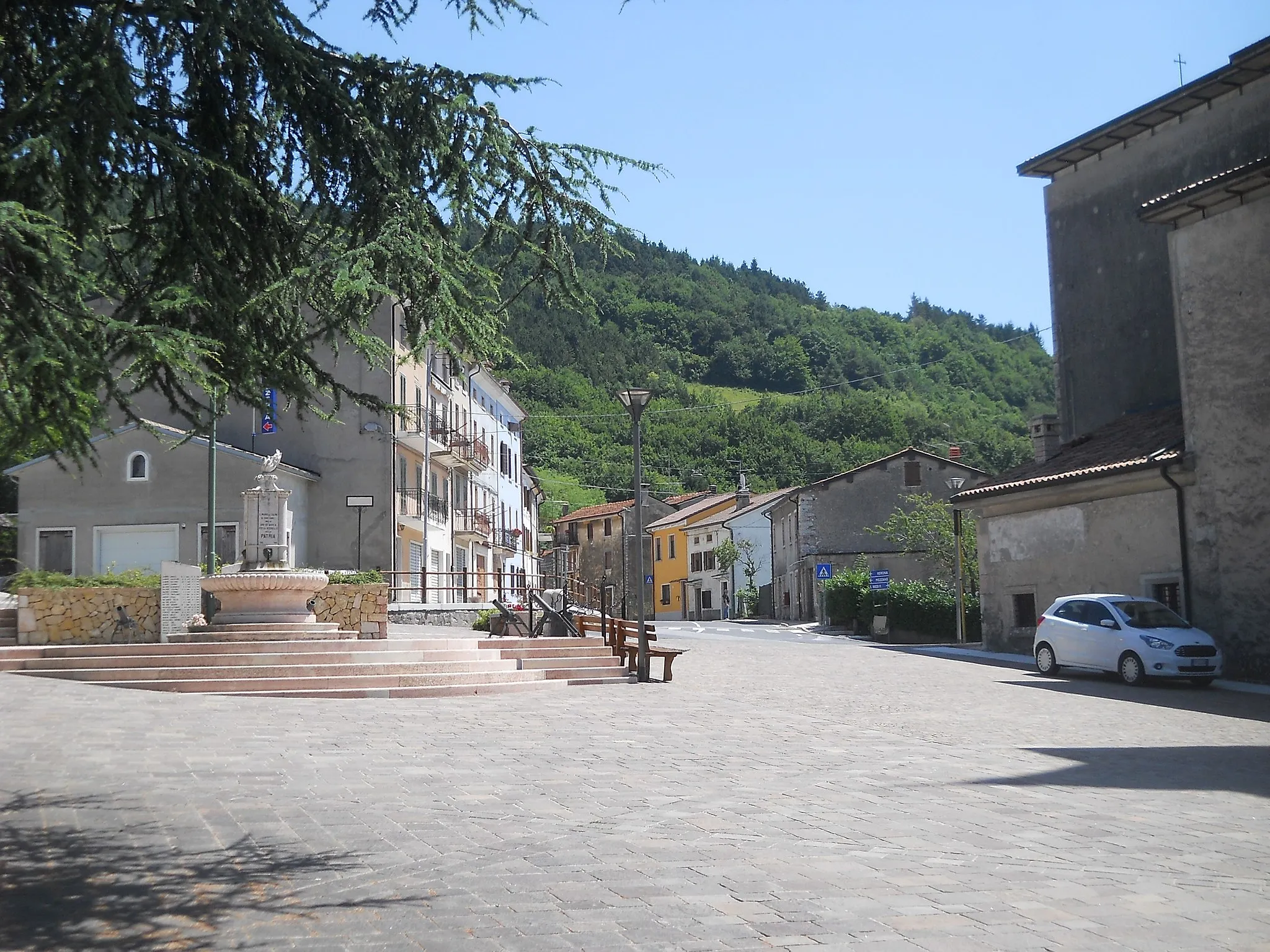 Photo showing: Piazza del comune di San Mauro di Saline (provincia di Verona)