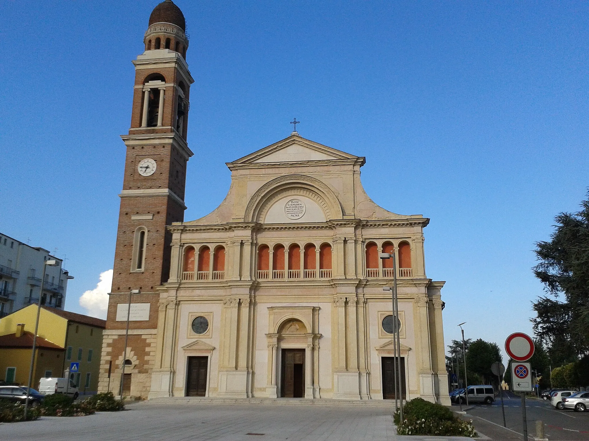 Photo showing: Foto della Chiesa parrocchiale di San Lorenzo di Minerbe