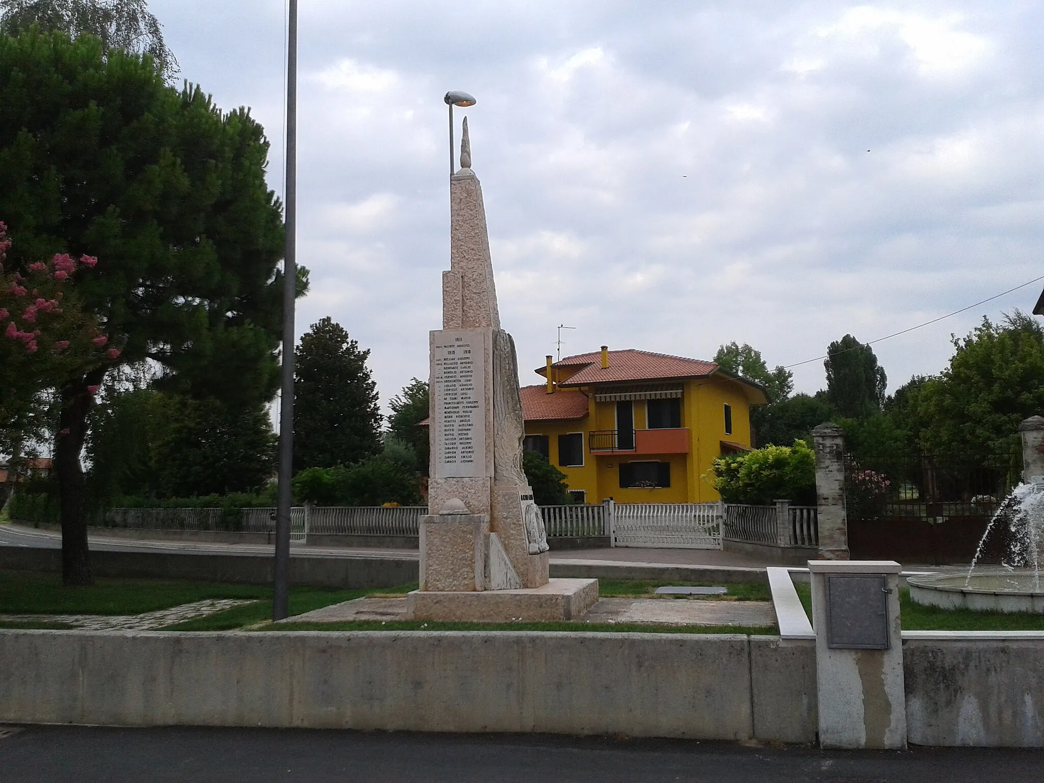 Photo showing: Foto del monumento ai caduti di San Zenone