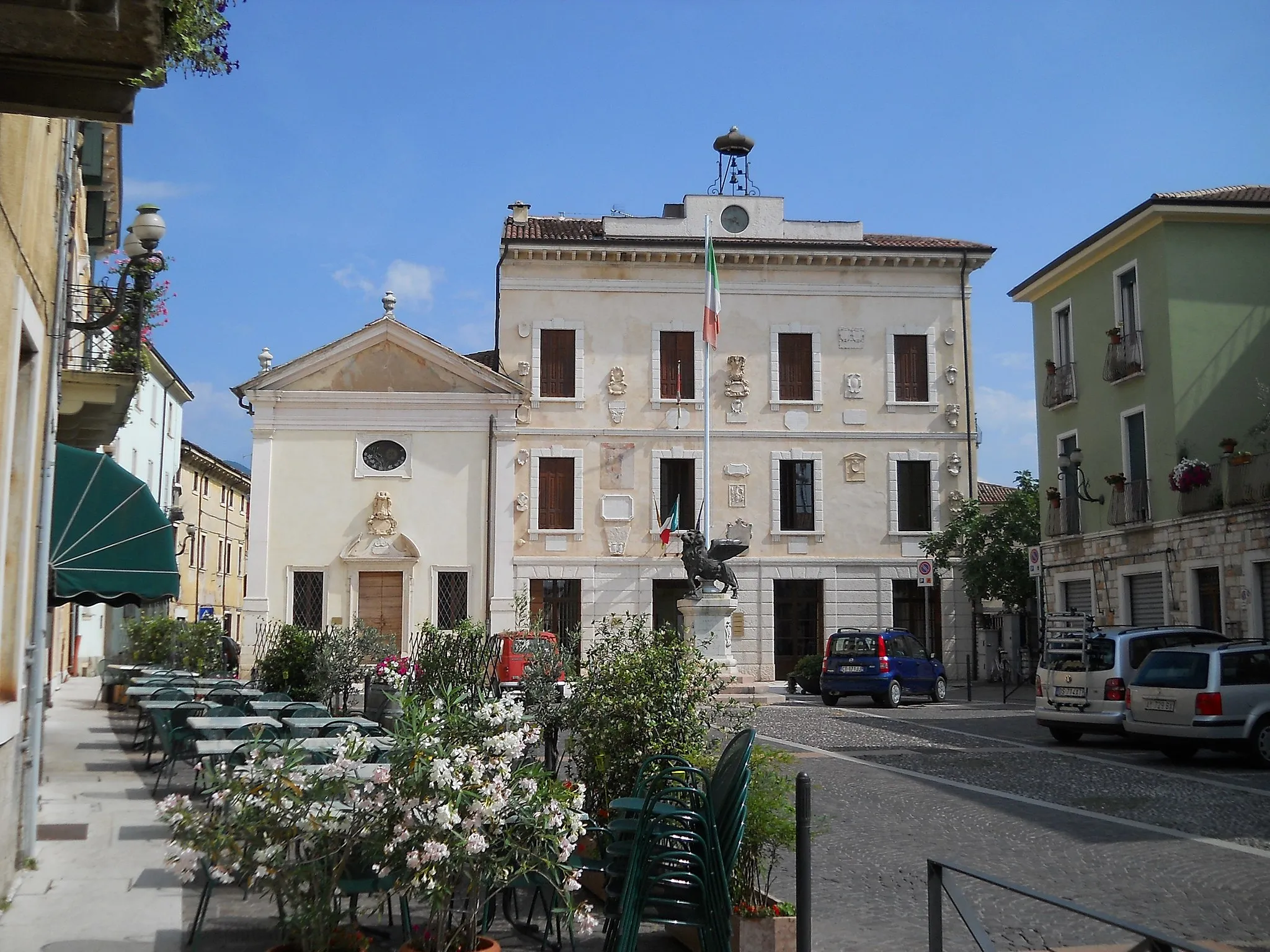 Photo showing: Piazza di San Pietro in Cariano.