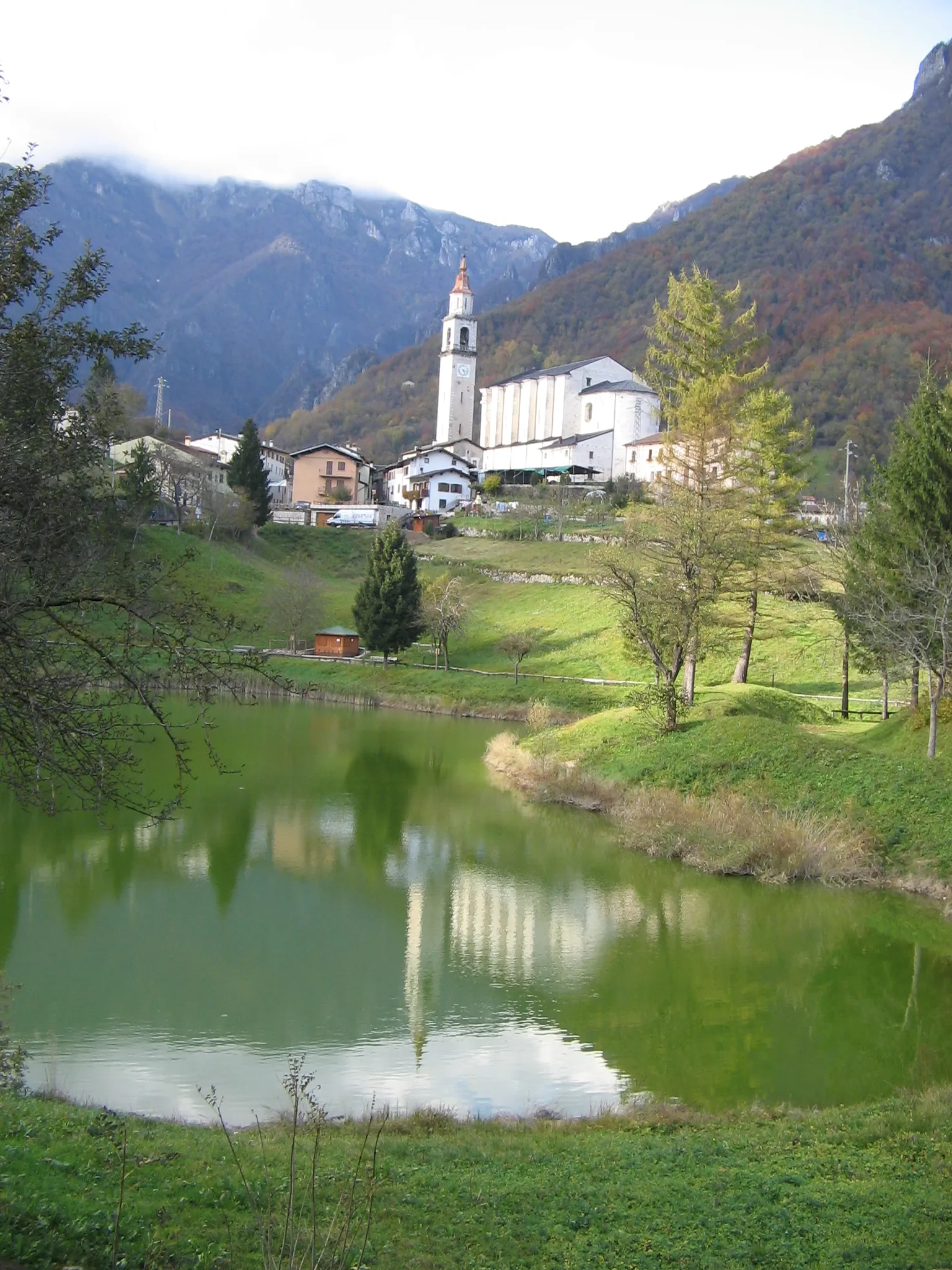 Photo showing: Laghi