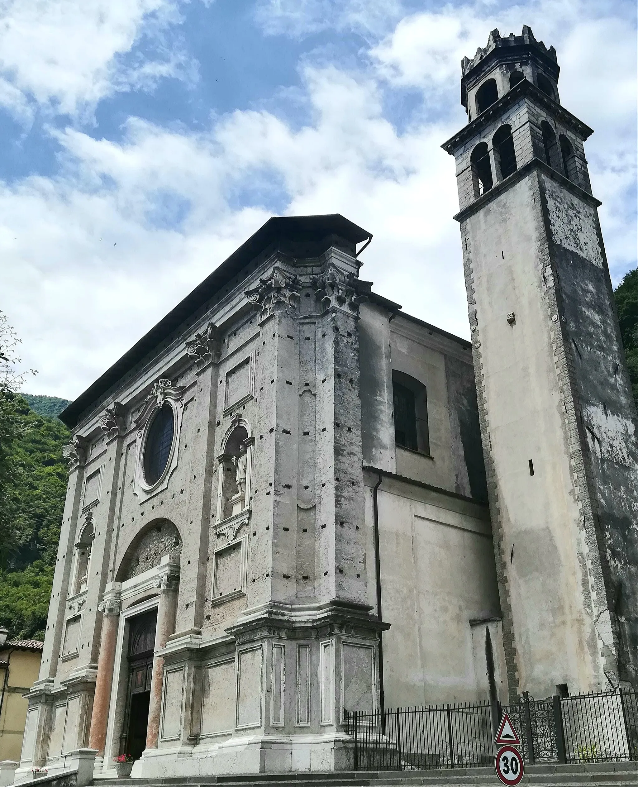 Photo showing: La chiesa e il campanile di Valstagna