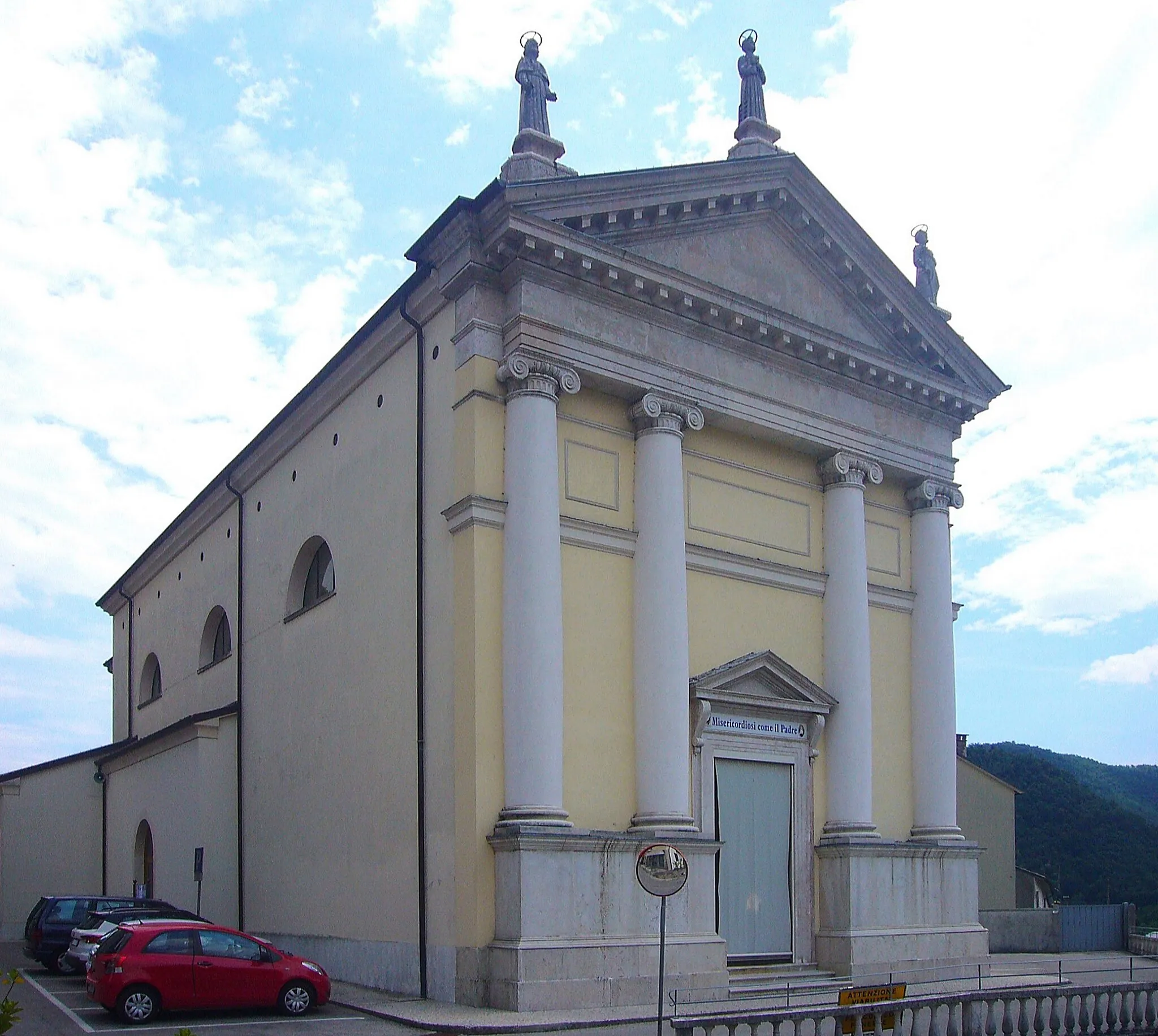 Photo showing: La chiesa parrocchiale di Torrebelvicino, in Veneto