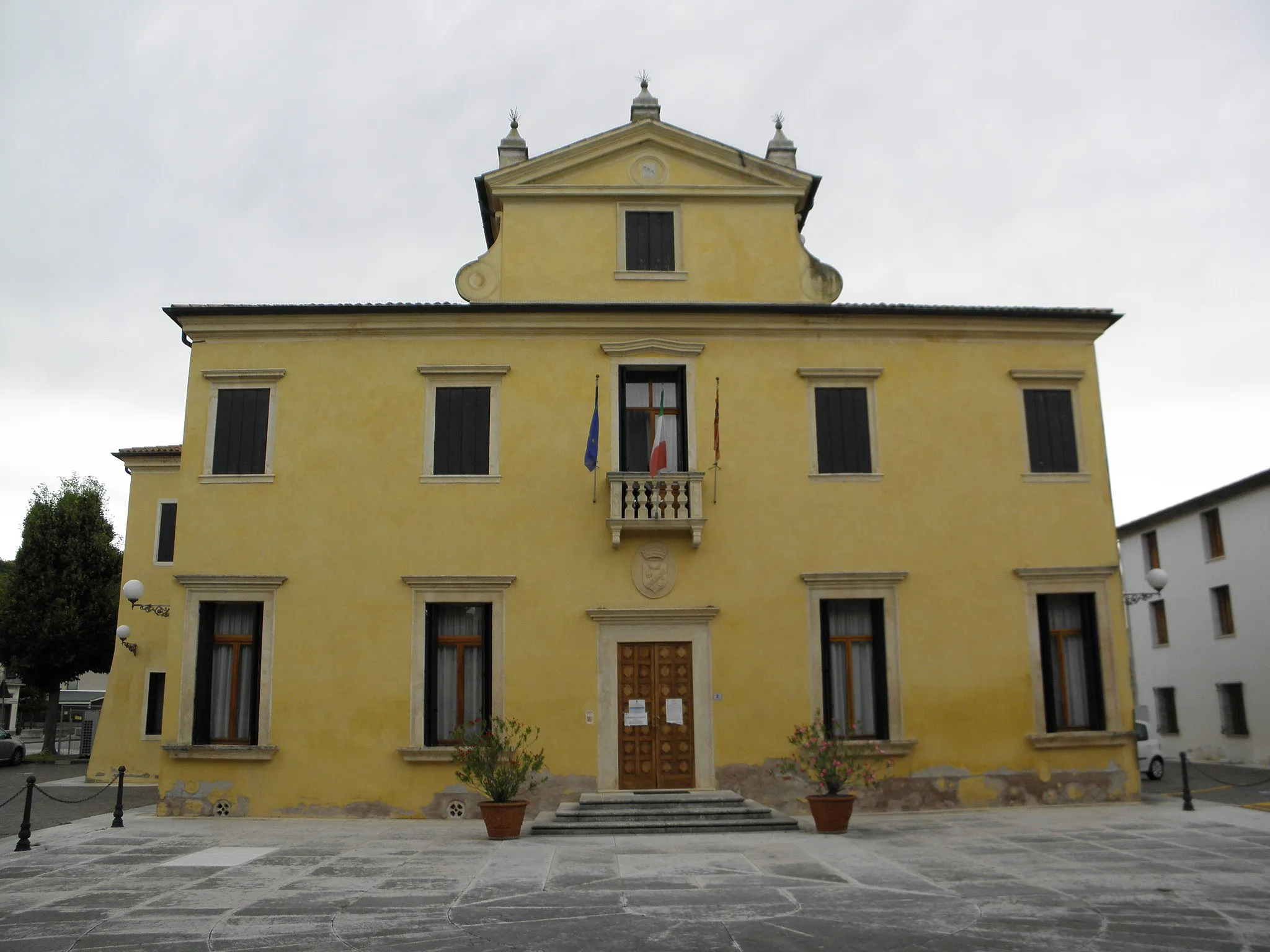 Photo showing: Sossano, villa Ferramosca Giovanelli, XVI secolo con ristrutturazioni del XVIII secolo, sede municipale del comune di Sossano.