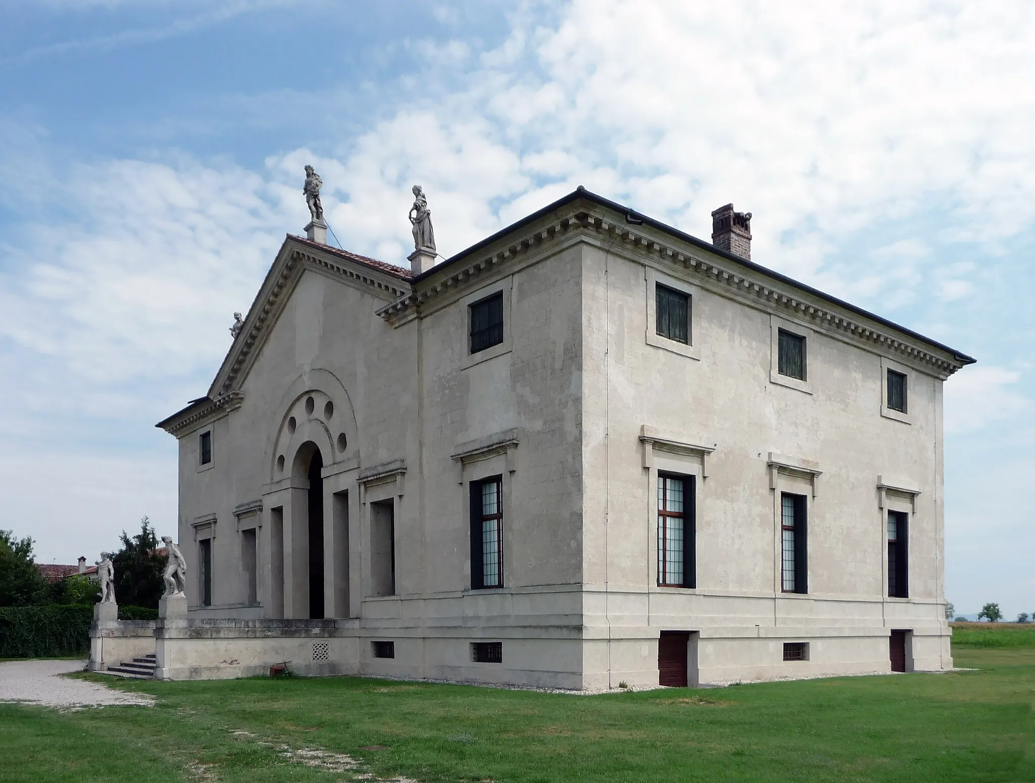 Photo showing: Villa Pojana is a patrician villa in Pojana Maggiore, a locality of the Veneto region of (northern Italy). It was designed by the Renaissance architect Andrea Palladio.