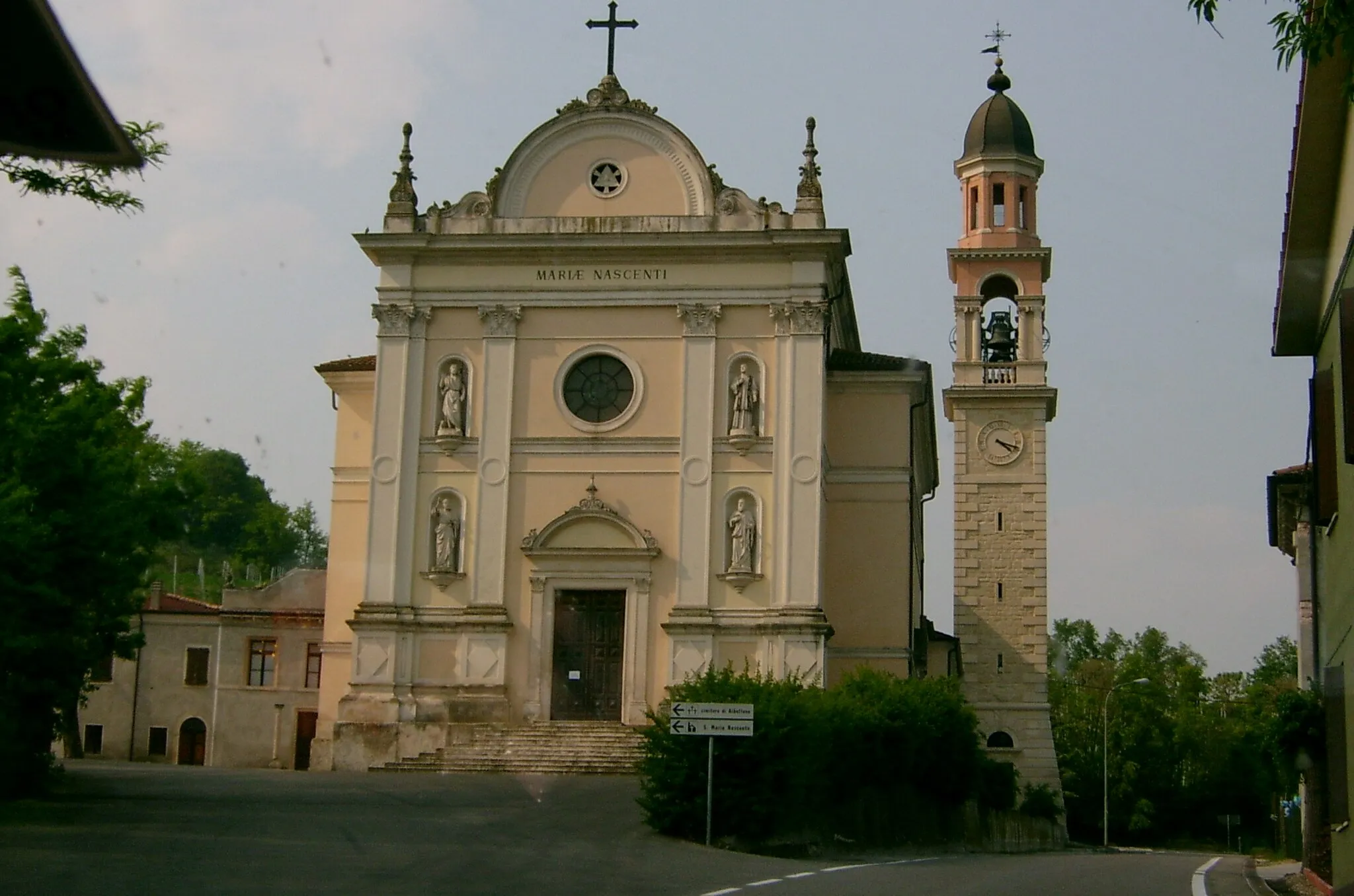 Photo showing: La chiesa di Santa Maria Nascente ad Albettone. CapPixel (07/05/2006)