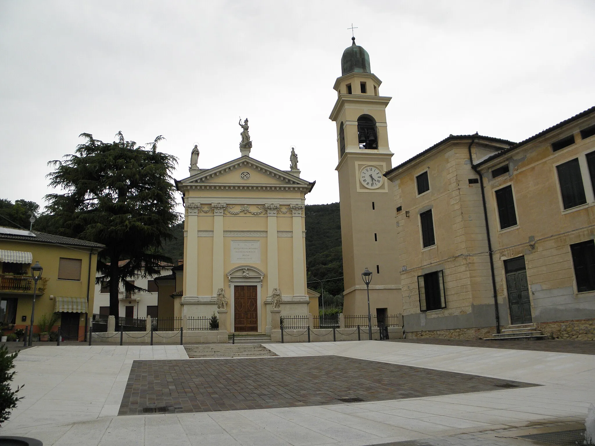 Photo showing: Villaga, la chiesa parrocchiale di San Michele Arcangelo.