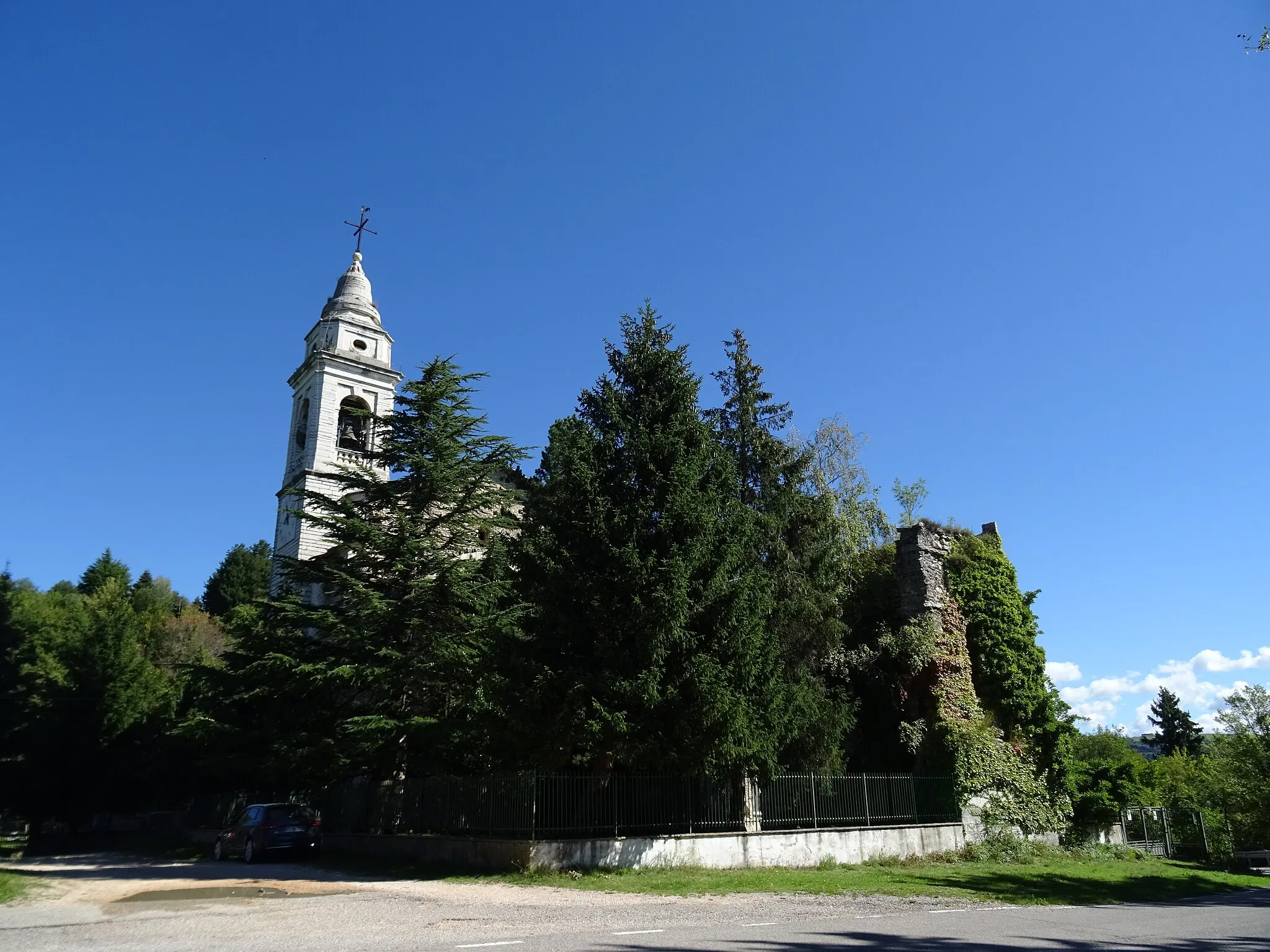 Photo showing: Breonio (Fumane, Veneto, Italy), ruins of the old Saint Martialis church
