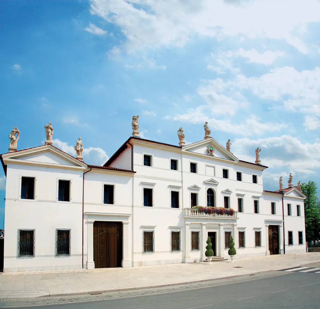 Photo showing: Palazzo Carraro, prima Menegozzi-Brazzoduro, Aviano (PN)