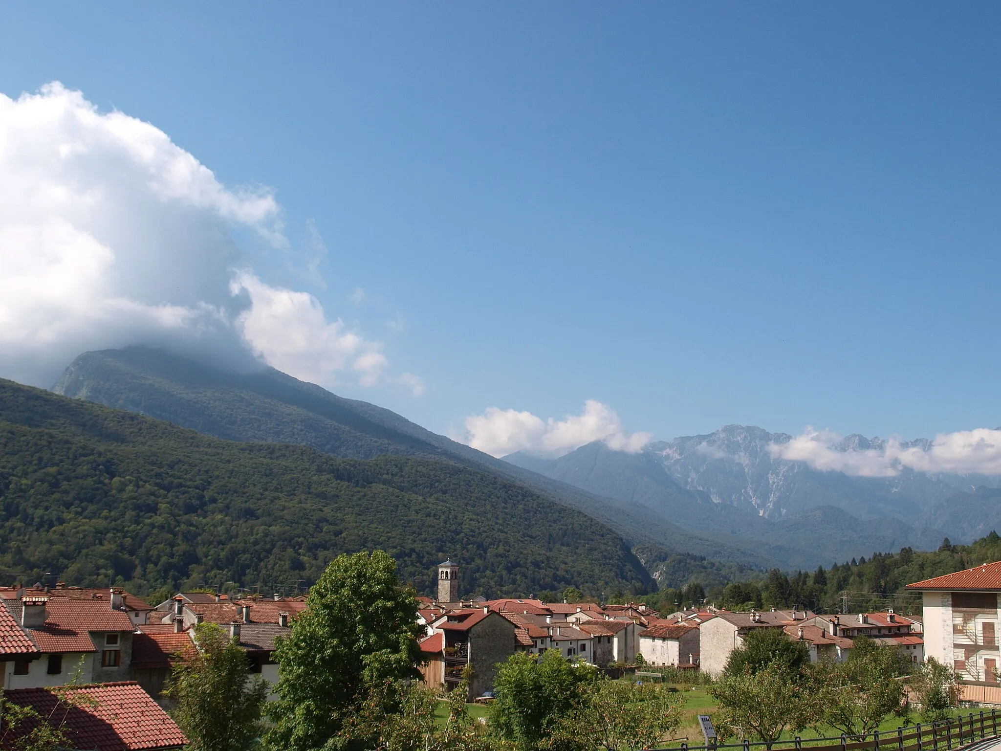 Photo showing: A panoramic view of the italian village of Andreis