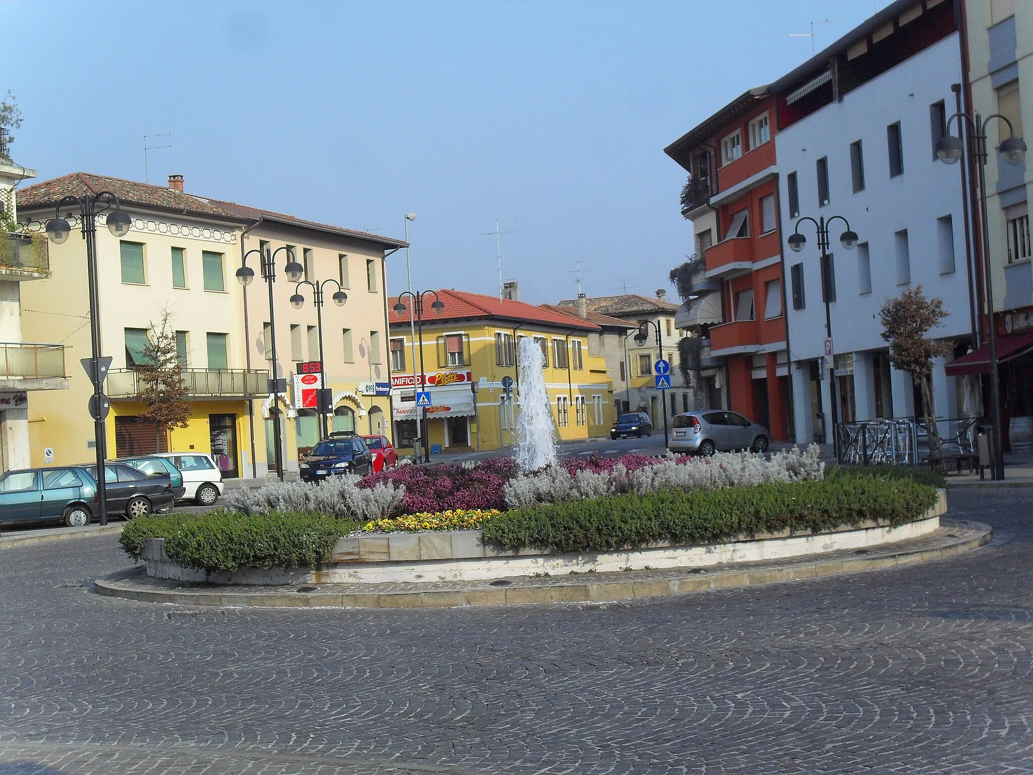 Photo showing: "fontana" piazza di Cordenons