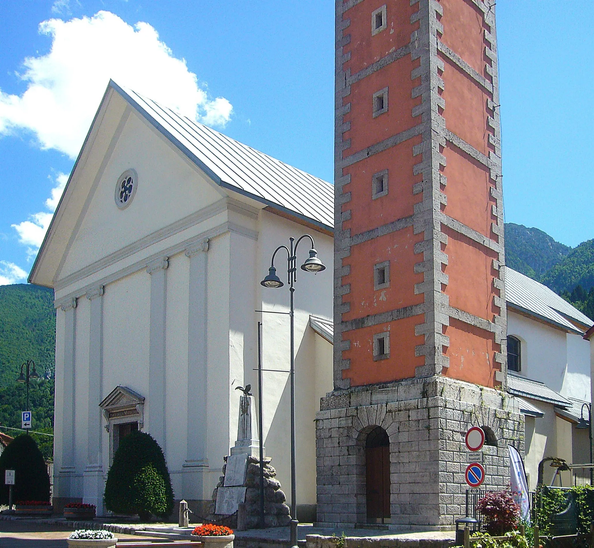 Photo showing: La chiesa parrocchiale di Claut, in provincia di Pordenone e diocesi di Concordia-Pordenone