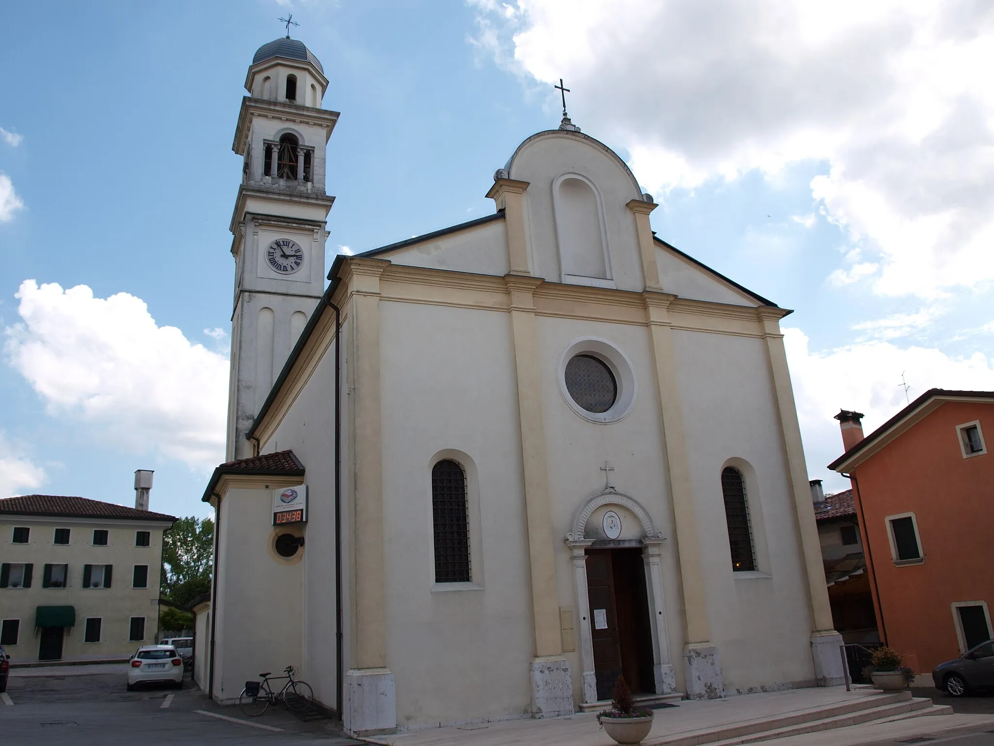 Photo showing: The chiesa dei Santi Giacomo e Nicolò (Saints James and Nicolas church) in Brugnera, in Northeast Italy.