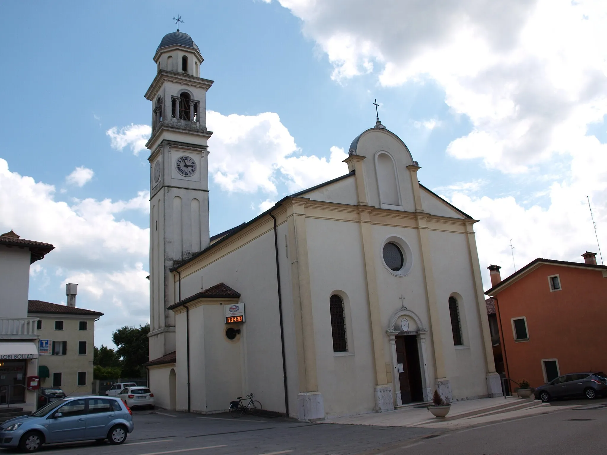 Photo showing: The chiesa dei Santi Giacomo e Nicolò (Saints James and Nicolas church) in Brugnera, in Northeast Italy.