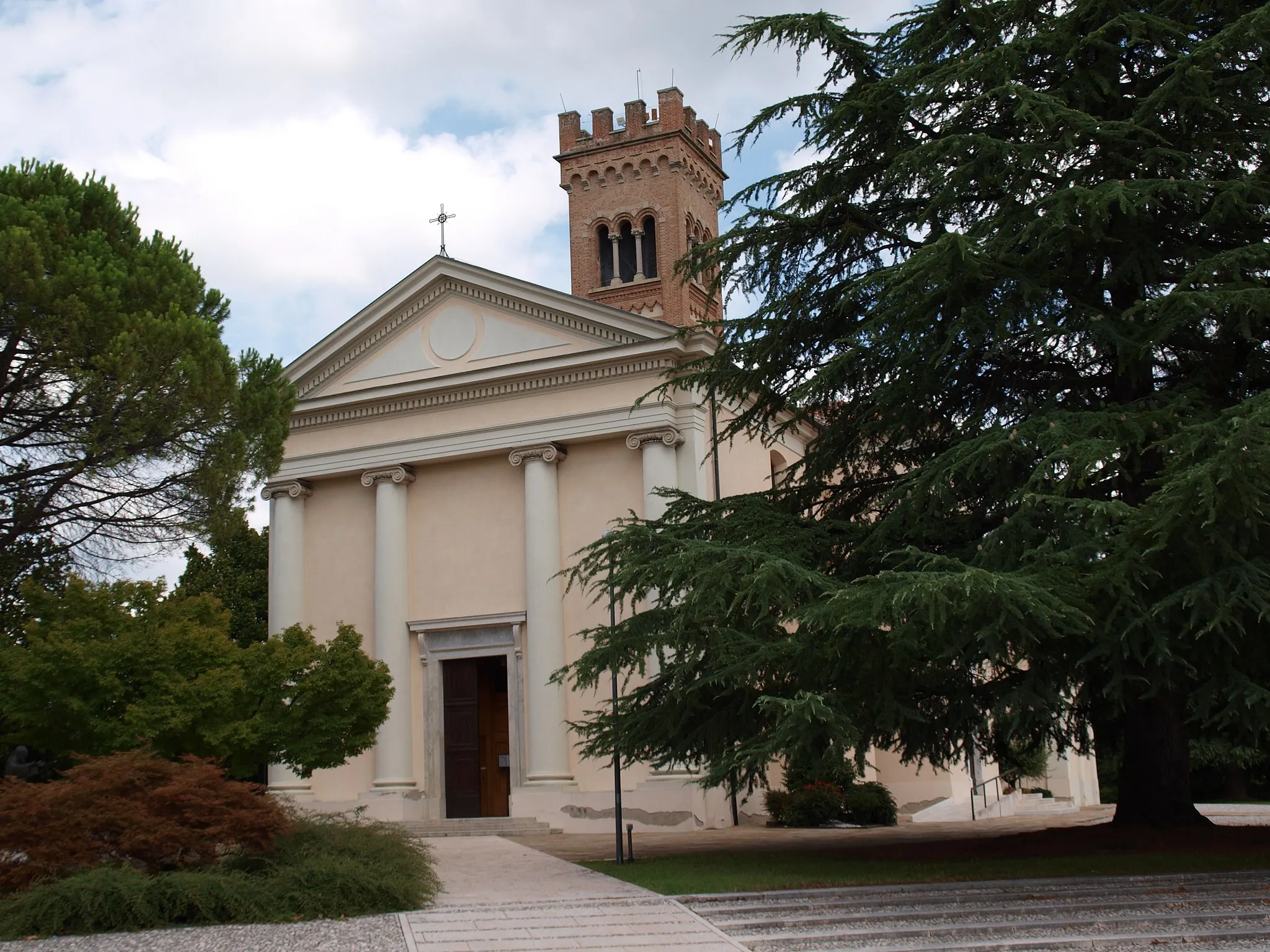 Photo showing: The chiesa di Santa Lucia (saint Lucy church) in Prata di Pordenone, in Northeast Italy.